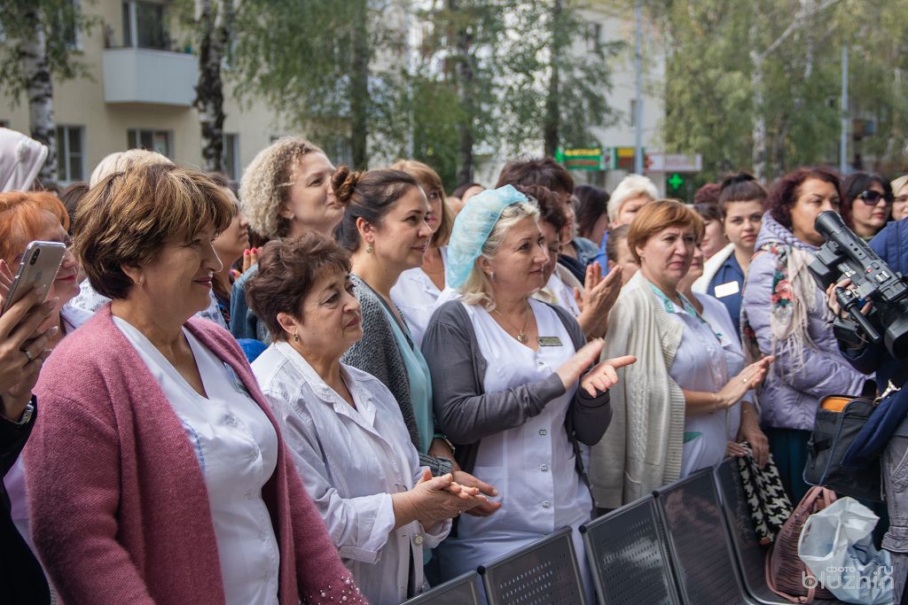 Торжественное открытие бюста