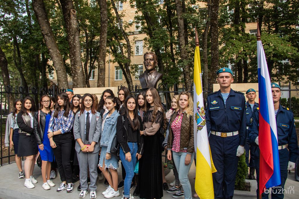 Торжественное открытие бюста