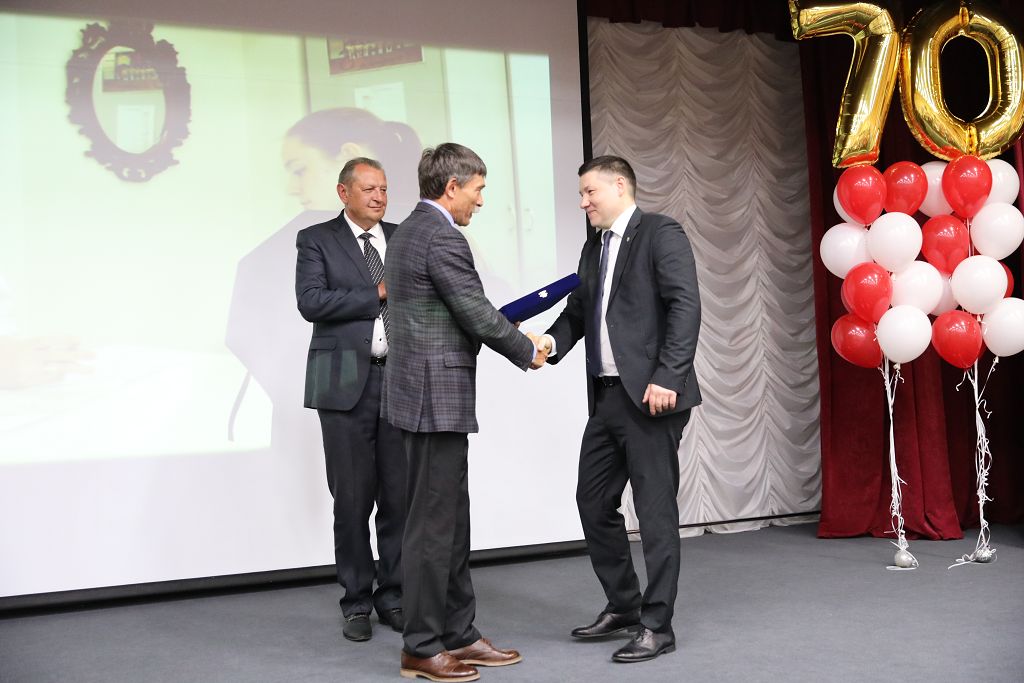 70 лет на страже здоровья чемпионов