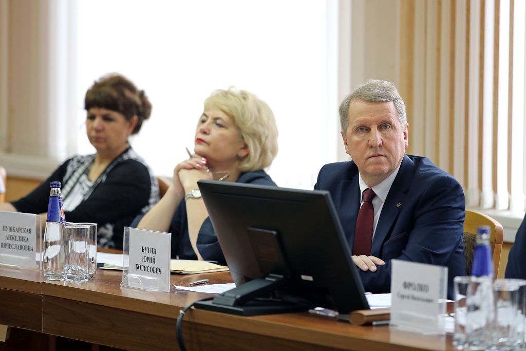Кадры для образования