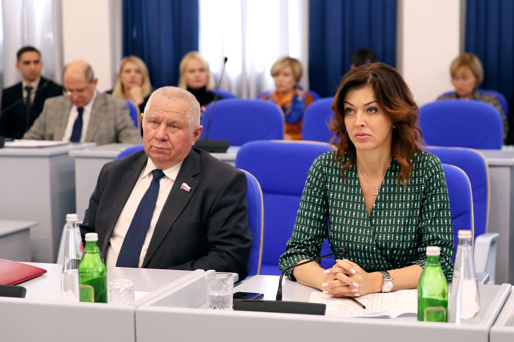 В начале рабочей пятидневки