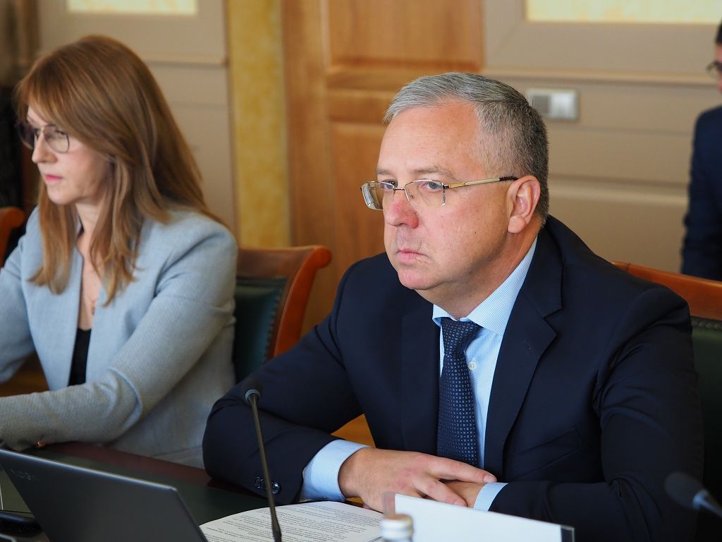 Совершенствовать порядок предоставления субсидий