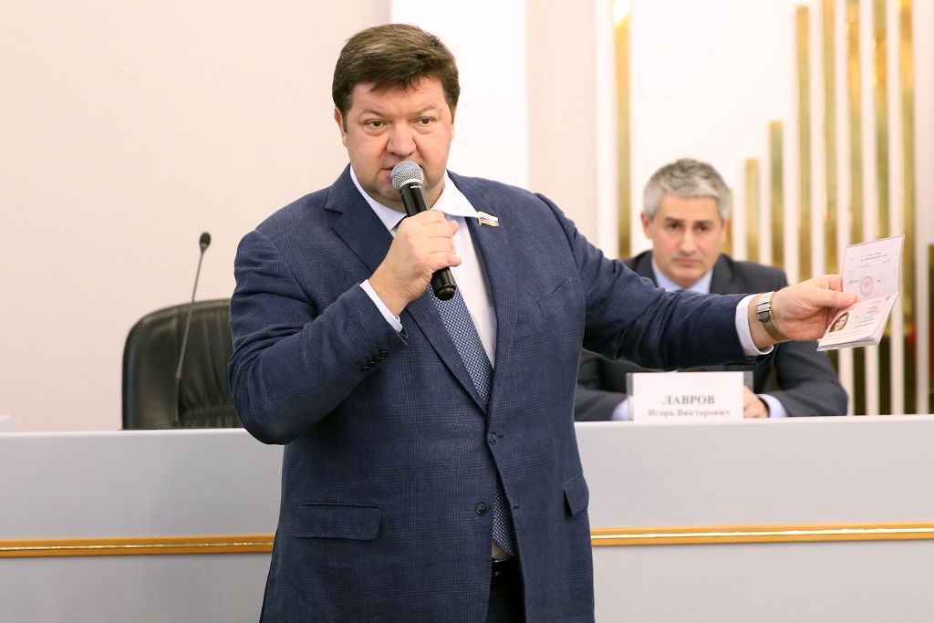 Паспорта в День Конституции