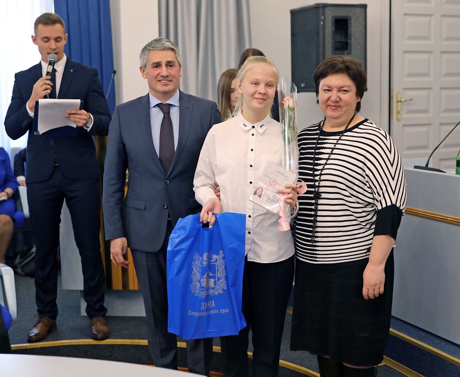 Паспорта в День Конституции