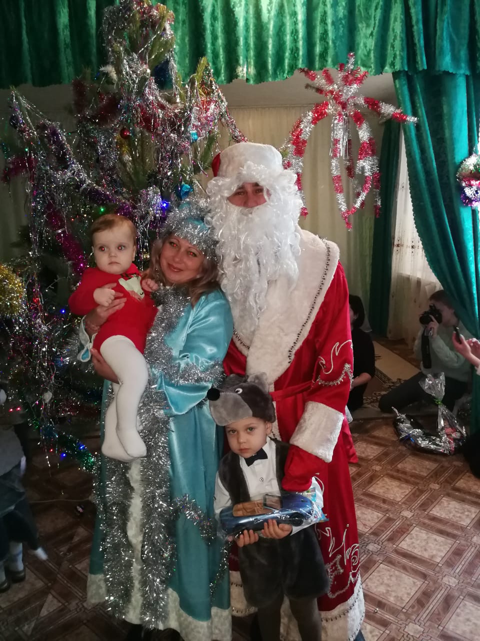 Новогодние подарки депутата