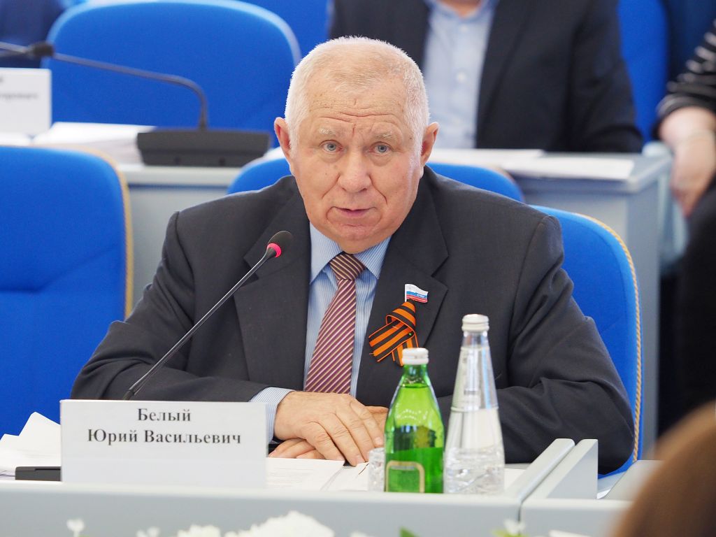 Исполнение законов под депутатским контролем