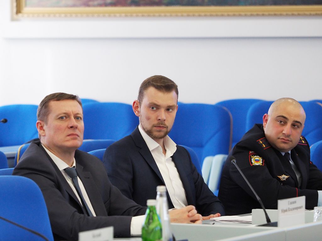Исполнение законов под депутатским контролем