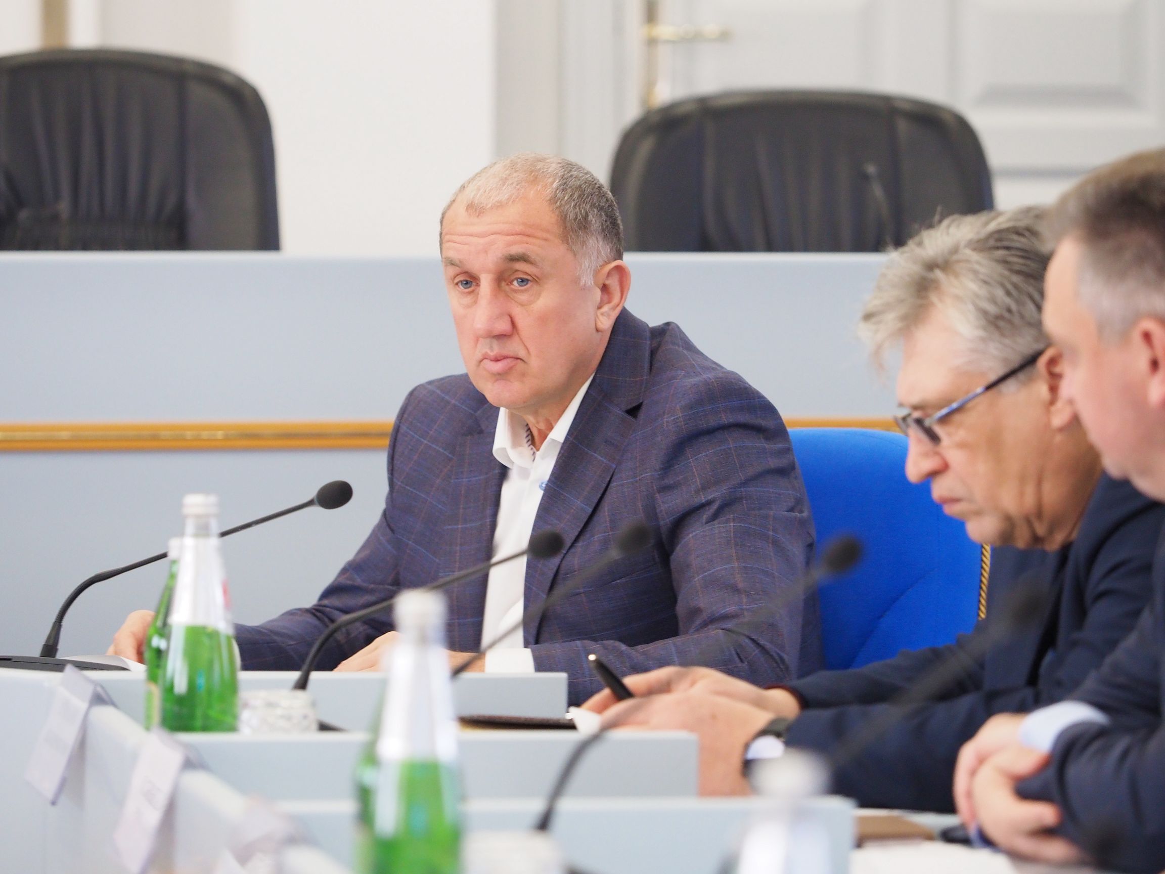 Проблемы и перспективы развития молочного животноводства обсудили депутаты и специалисты отрасли