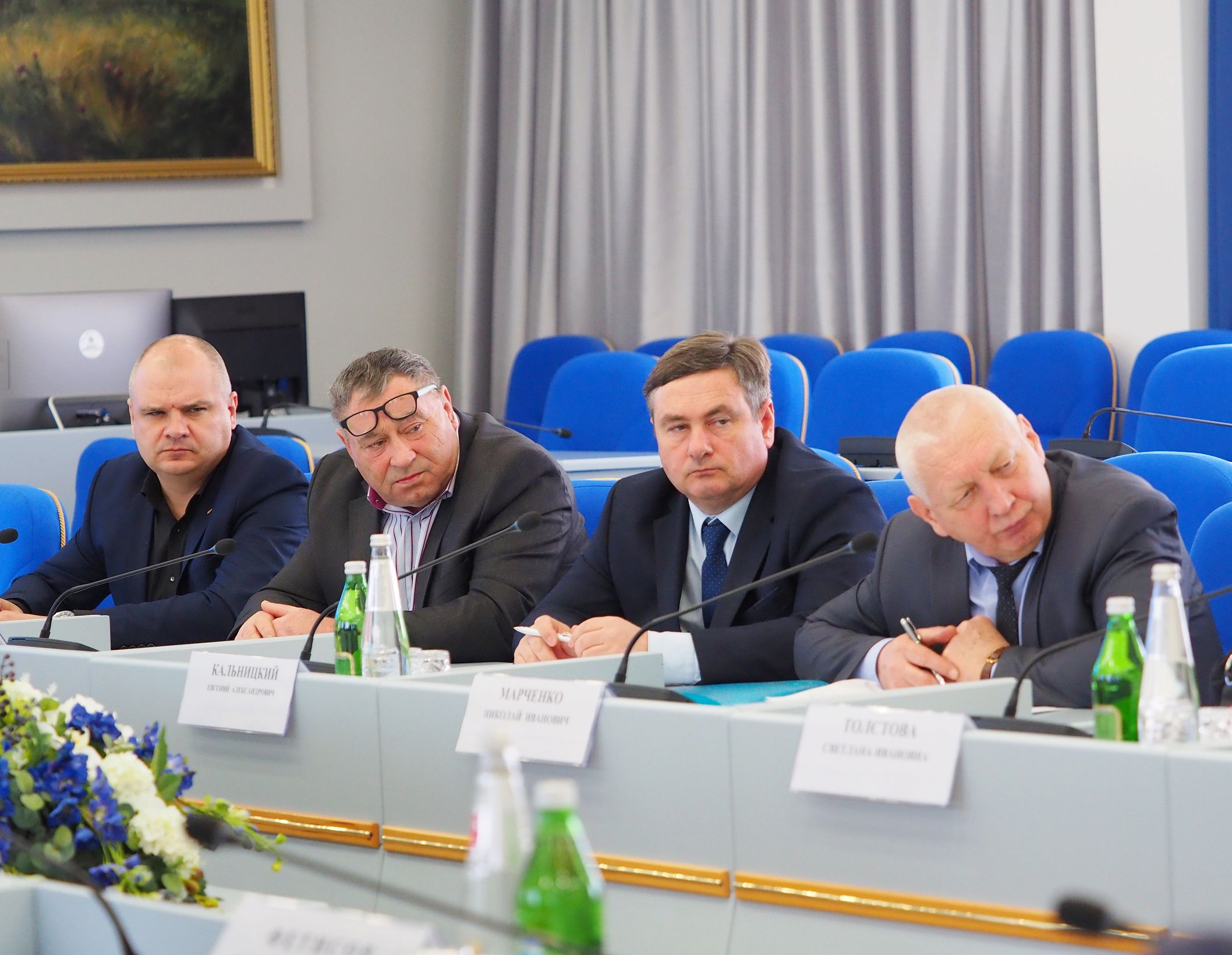 Проблемы и перспективы развития молочного животноводства обсудили депутаты и специалисты отрасли