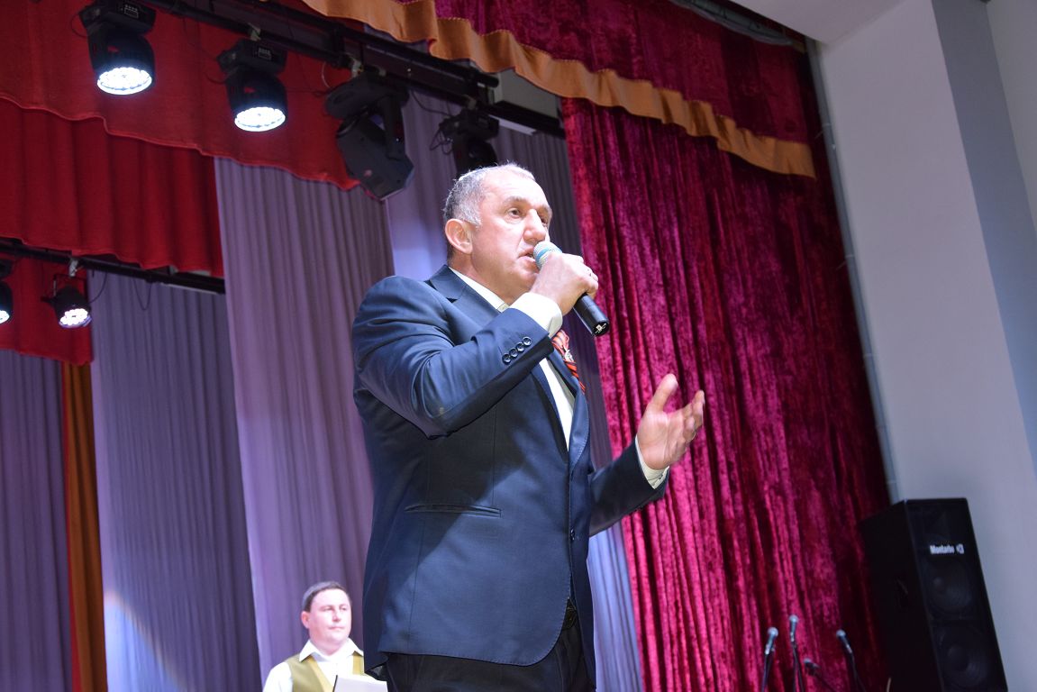 Весенние поздравления от депутата