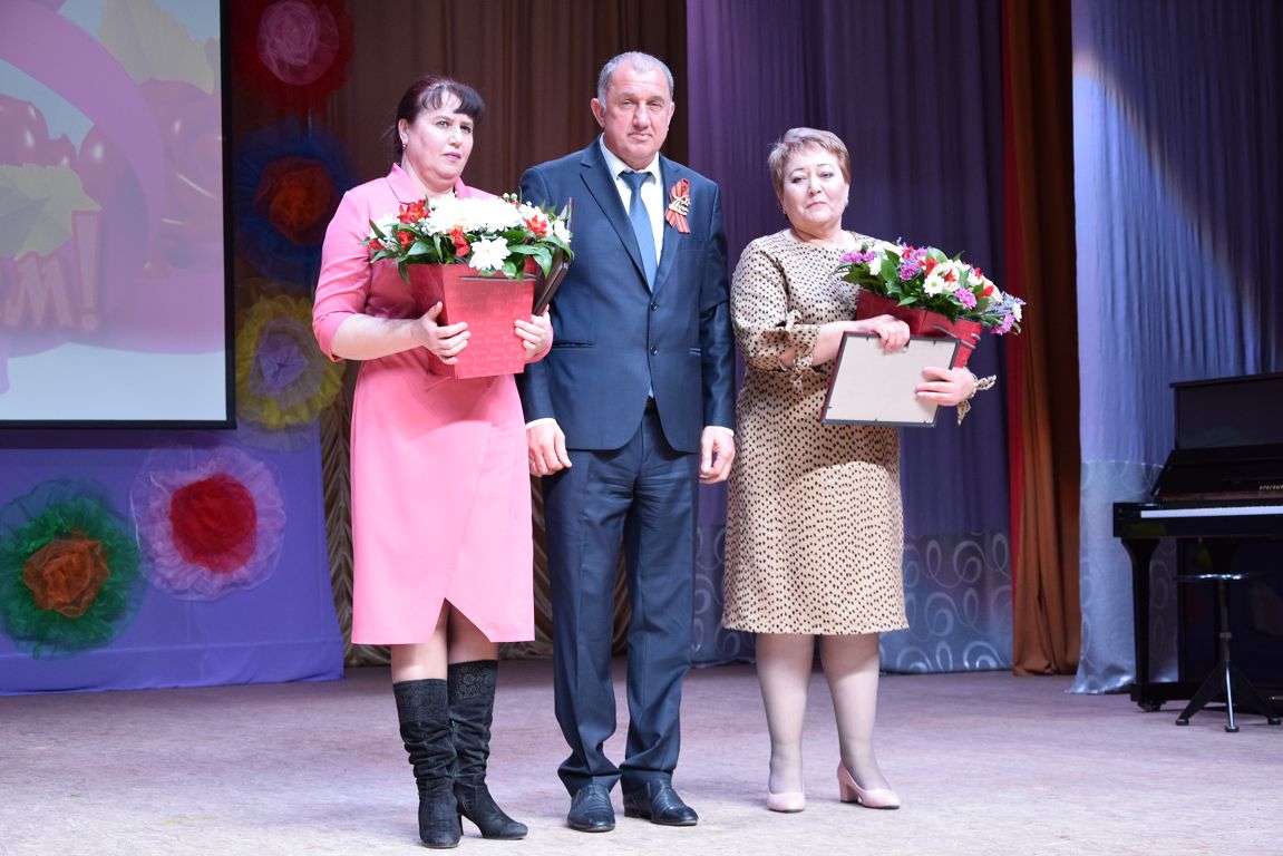 Весенние поздравления от депутата