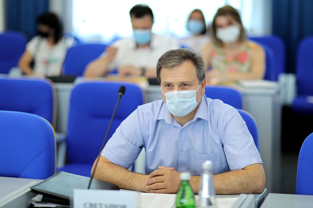 Проблему задолженности за услуги ЖКХ обсудили краевые депутаты