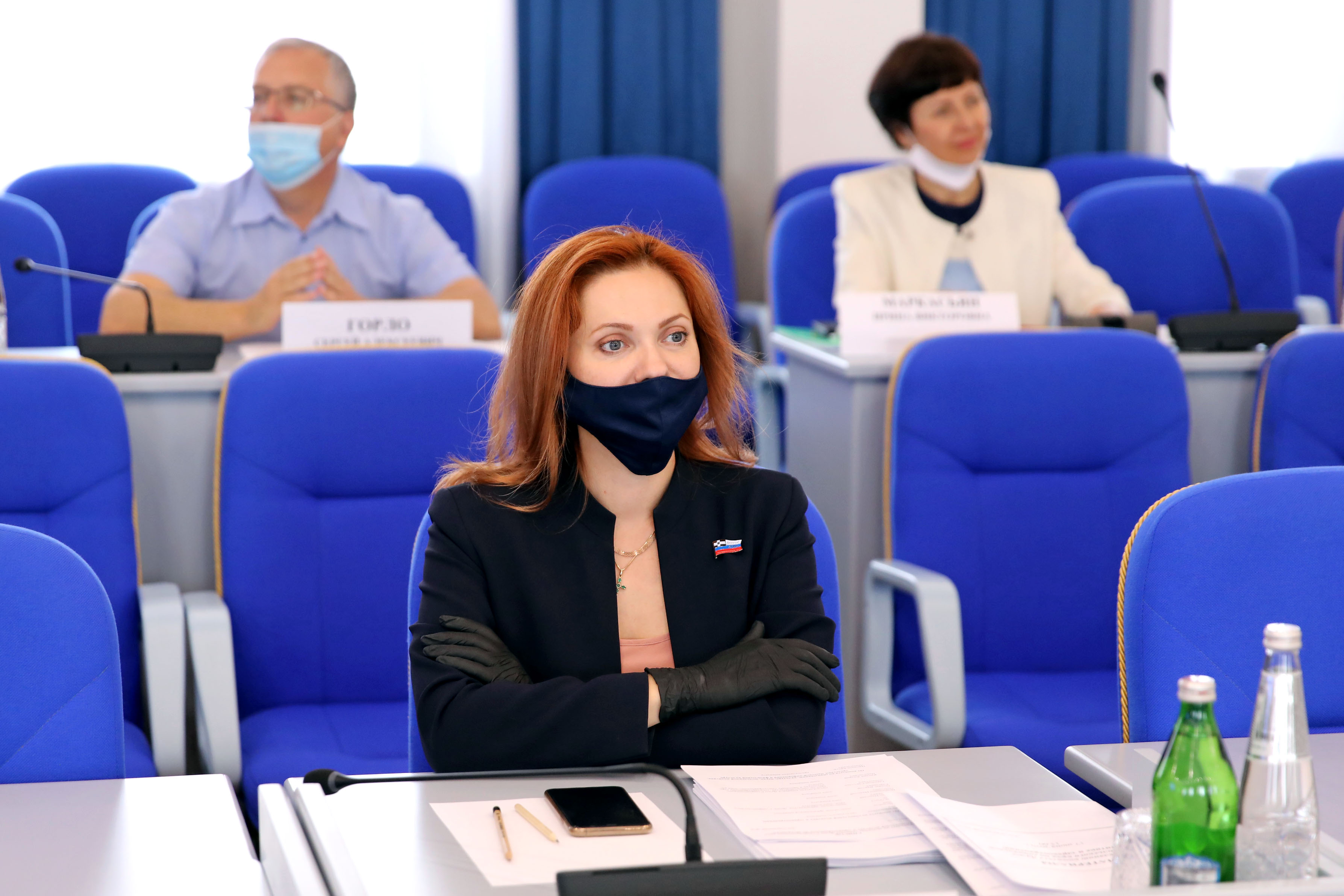 Реализацию мер поддержки медицинских и соцработников в период распространения коронавируса обсудили депутаты