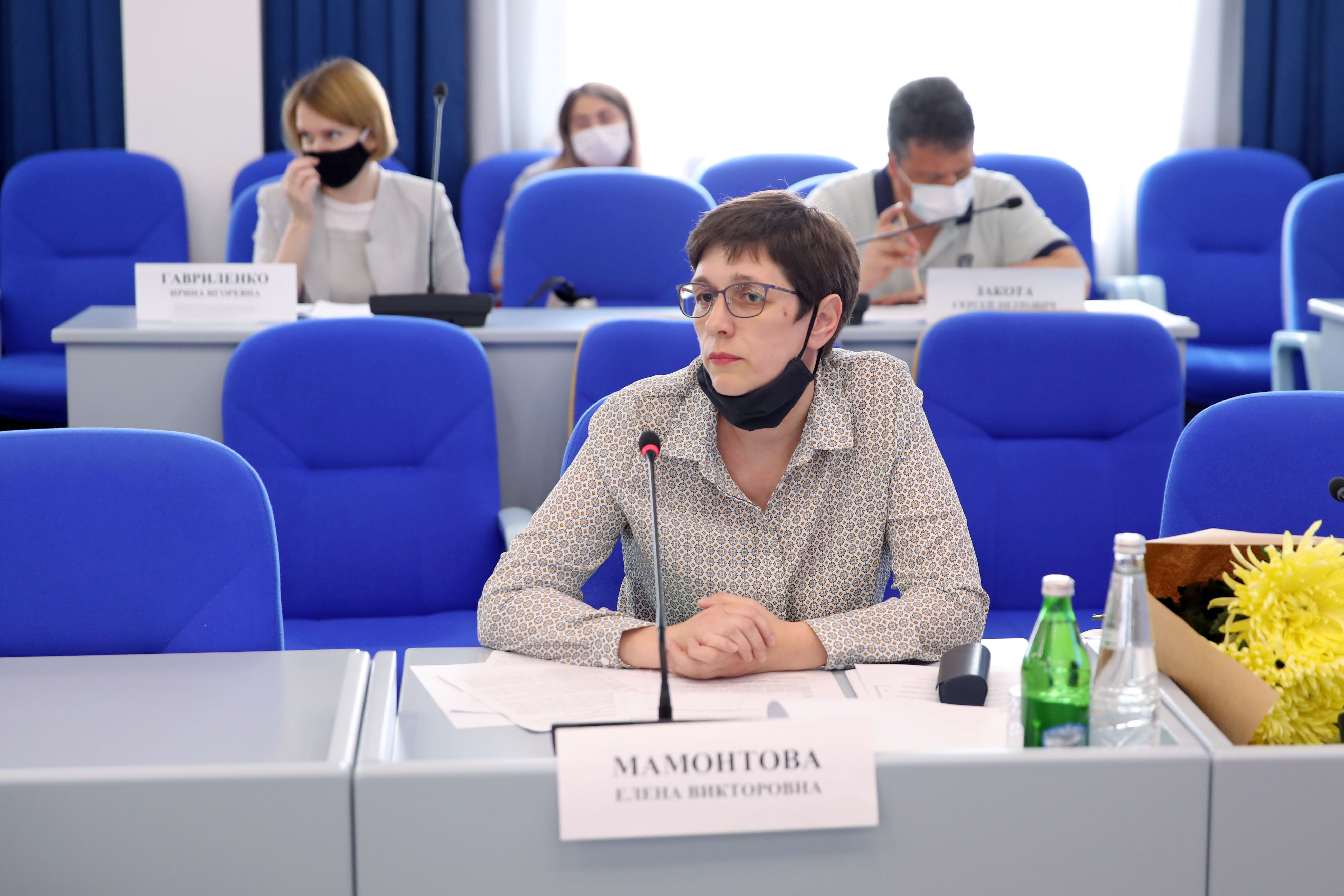 Реализацию мер поддержки медицинских и соцработников в период распространения коронавируса обсудили депутаты
