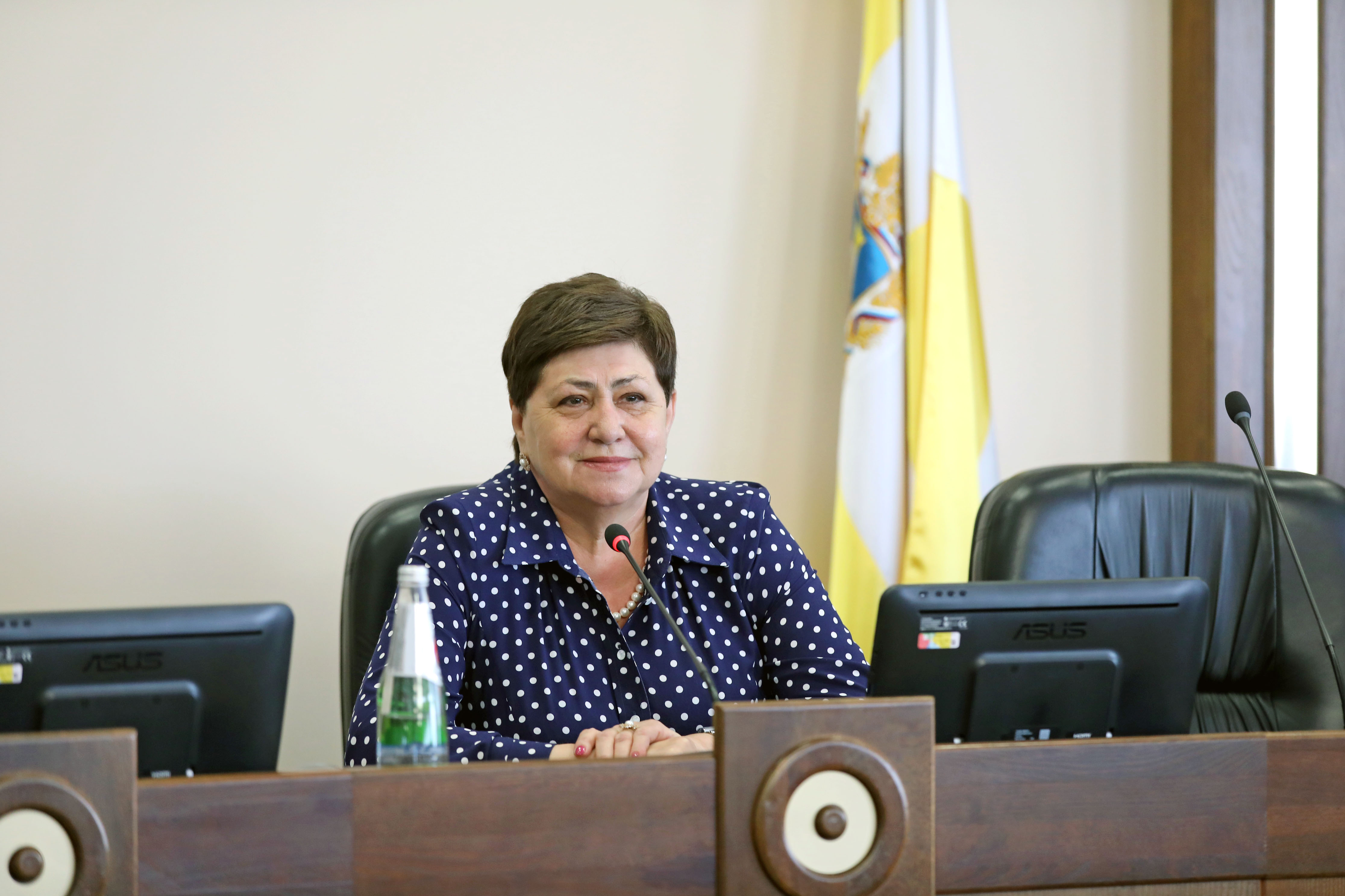 Медицинские работники региона принимают поздравления