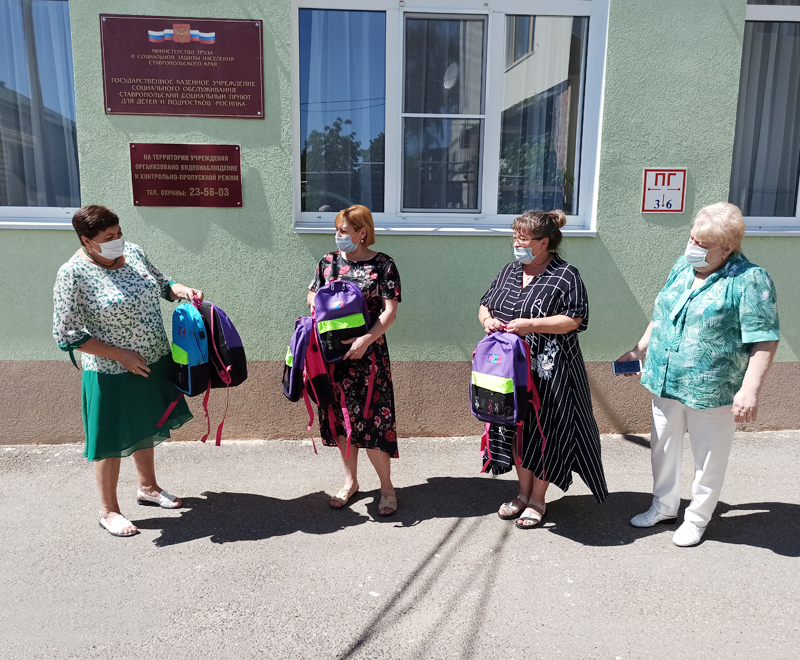Депутат Думы Ставропольского края Валентинa Муравьёвa помогла собраться в школу ребятам из детского дома и социального приюта
