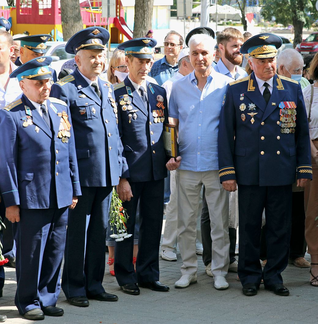Благодаря поддержке депутата краевой Думы Сергея Шeвелёва в краевом центре установлен мемориал героям-авиаторам