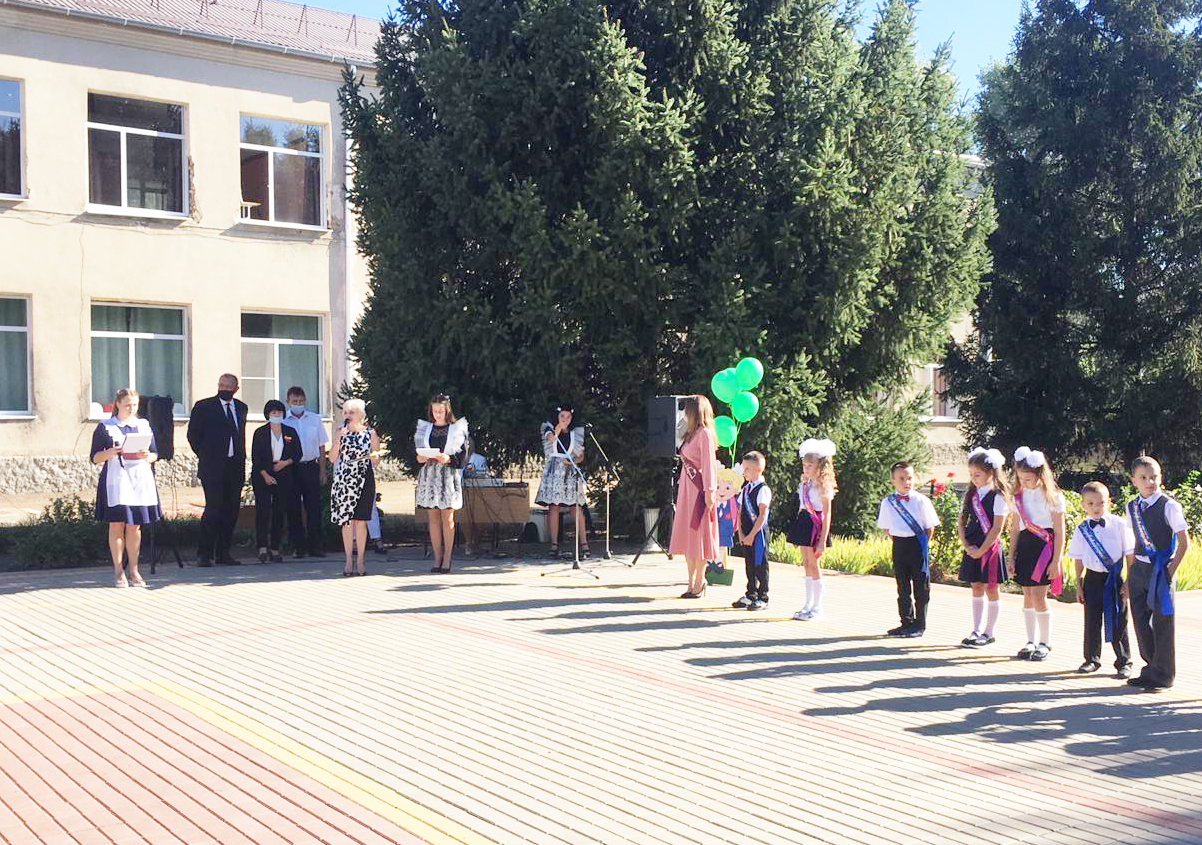 Депутаты Думы Ставрополья поздравили школьников с началом учебного года