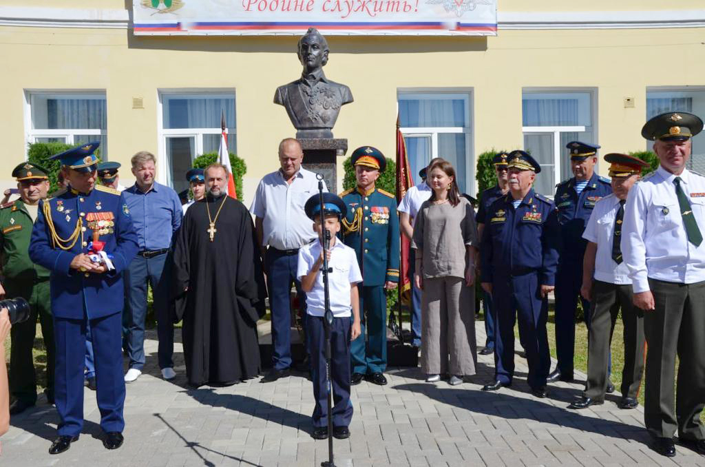 Депутаты Думы Ставрополья поздравили школьников с началом учебного года
