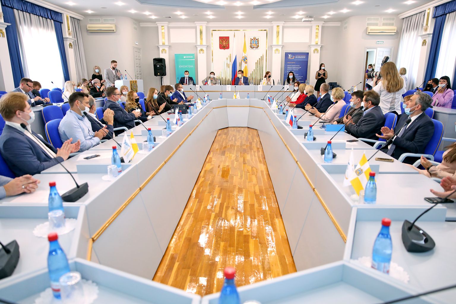 В краевом парламенте наградили лучших предпринимателей