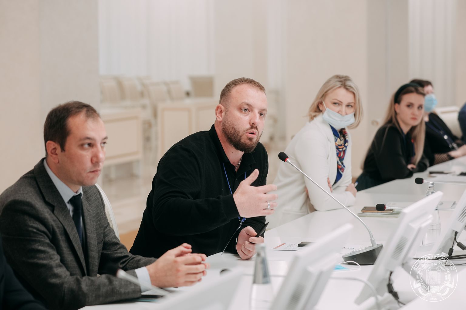 Банк лучших региональных практик по патриотическому воспитанию молодежи предложили сформировать на парламентском форуме в Думе Ставрополья