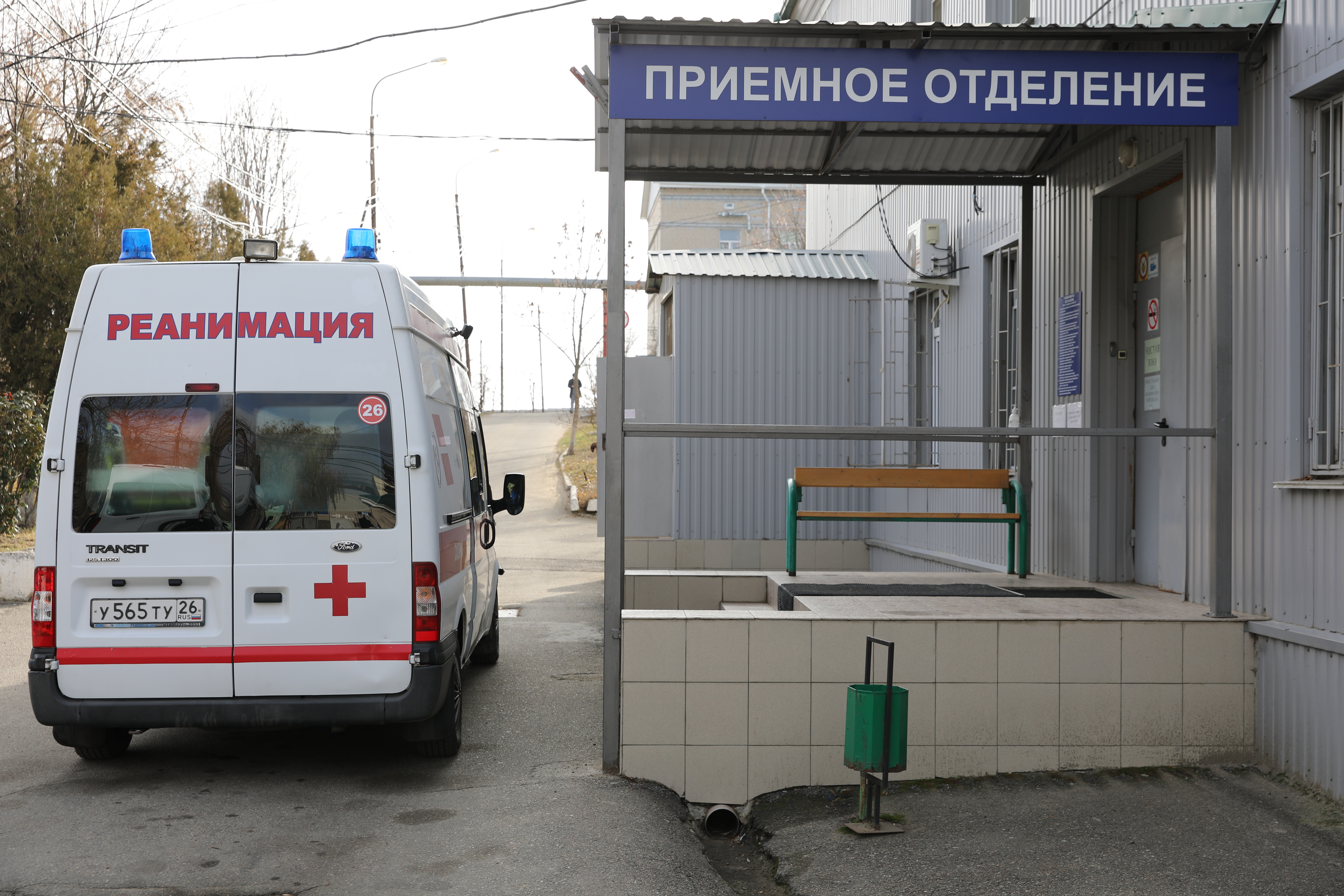 Депутаты краевой Думы передали средства индивидуальной защиты ставропольским медикам