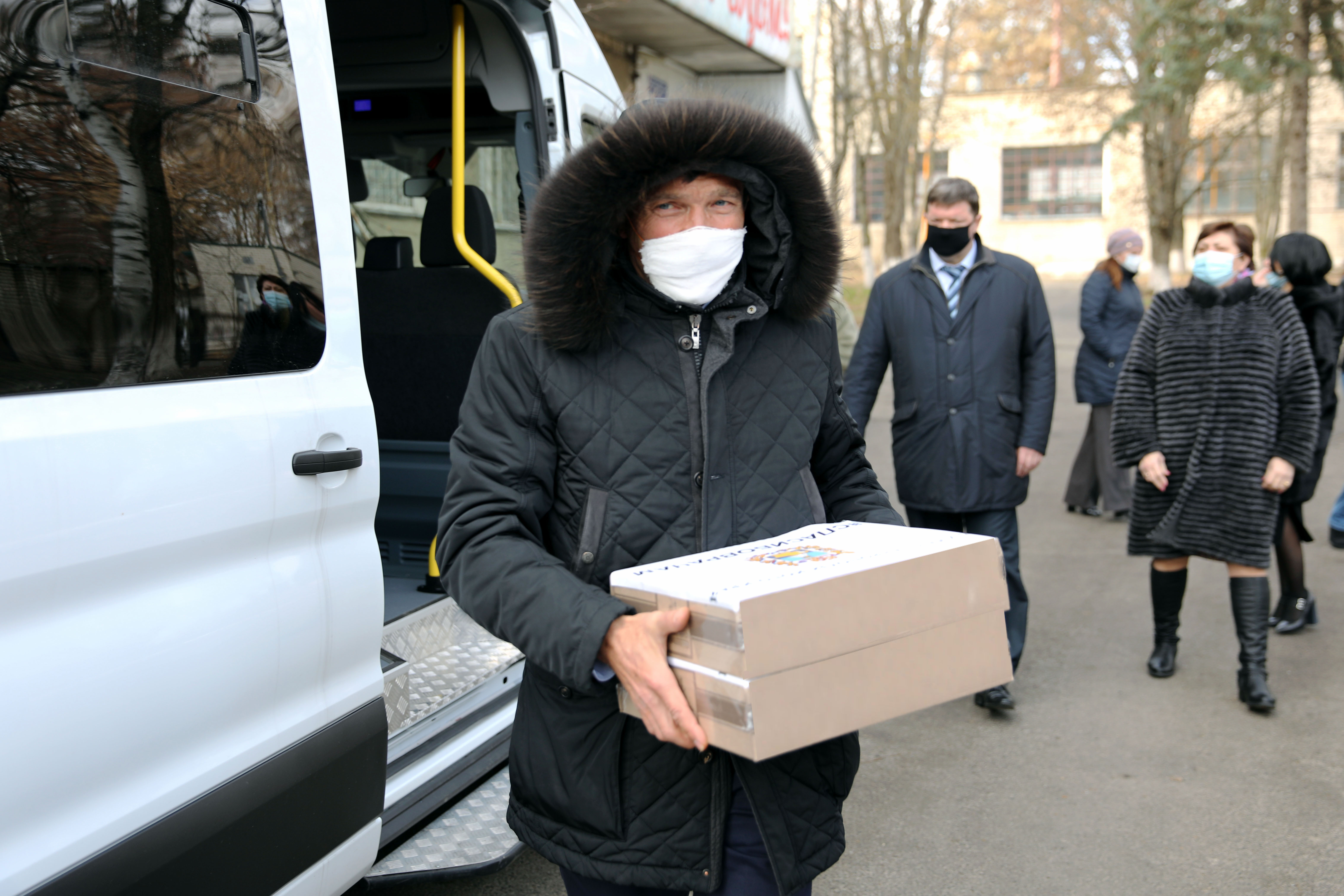 Депутаты краевой Думы передали средства индивидуальной защиты ставропольским медикам