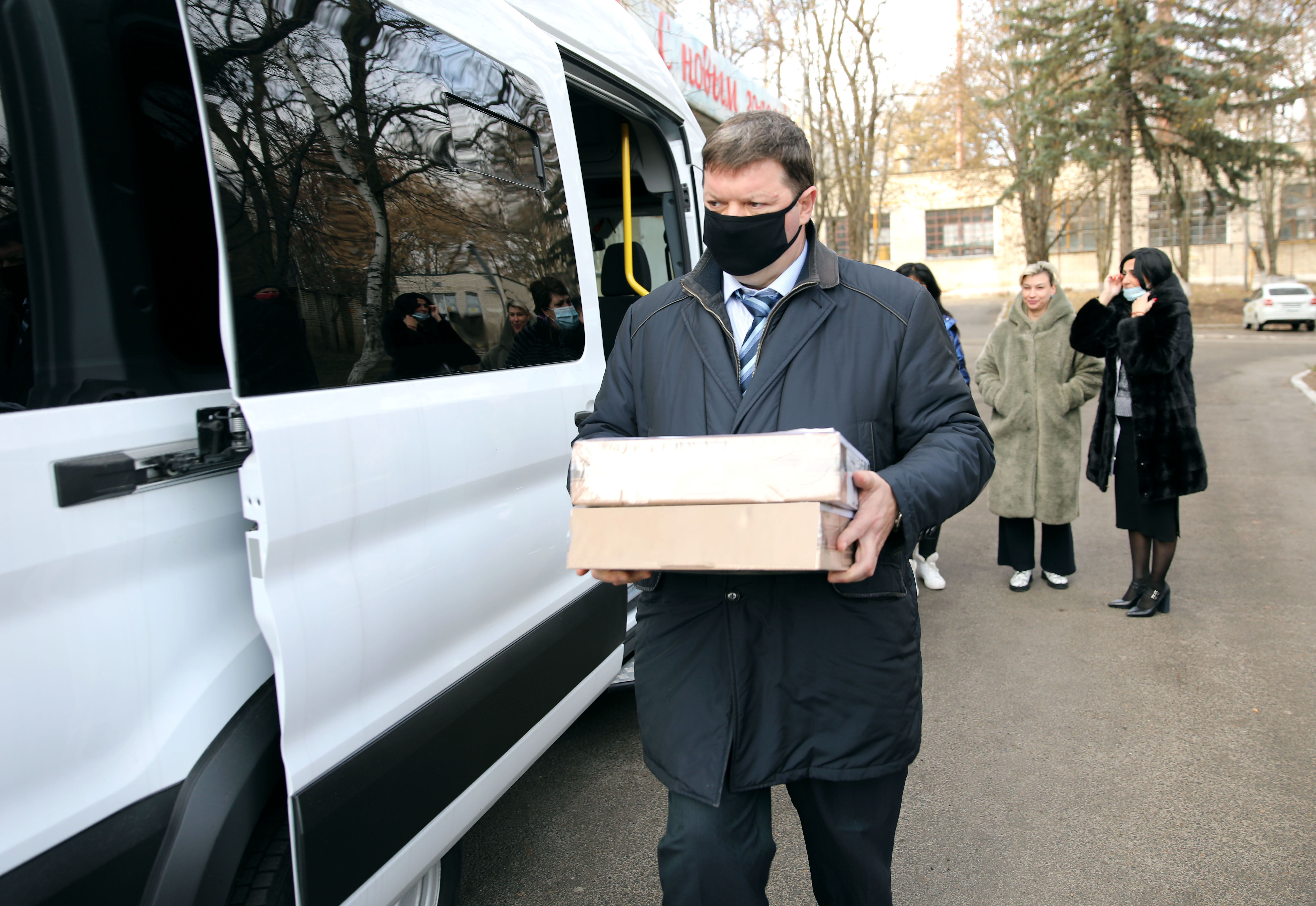 Депутаты краевой Думы передали средства индивидуальной защиты ставропольским медикам