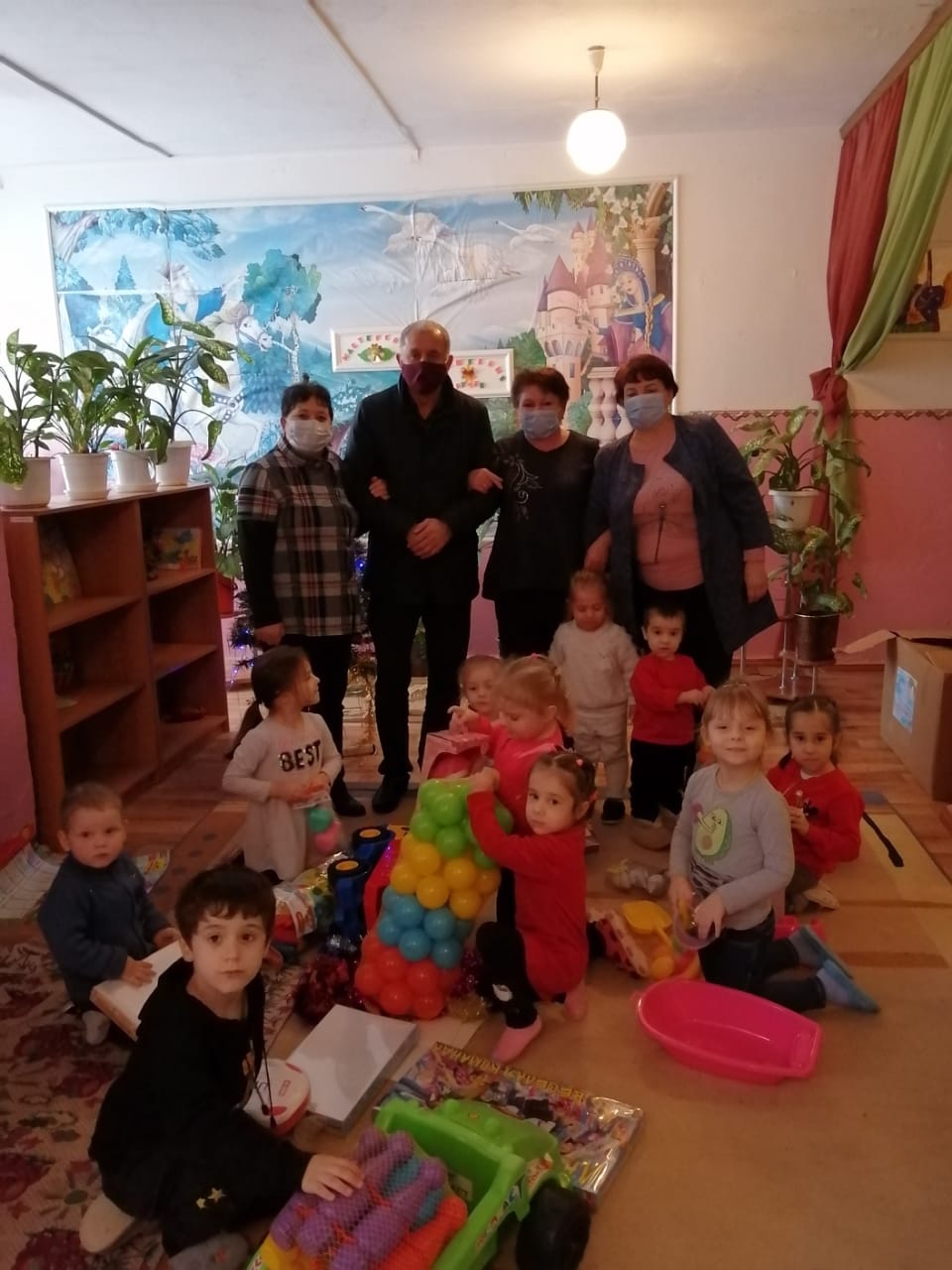 Игорь Андрющенко поздравил коллективы социальных учреждений с новогодними праздниками