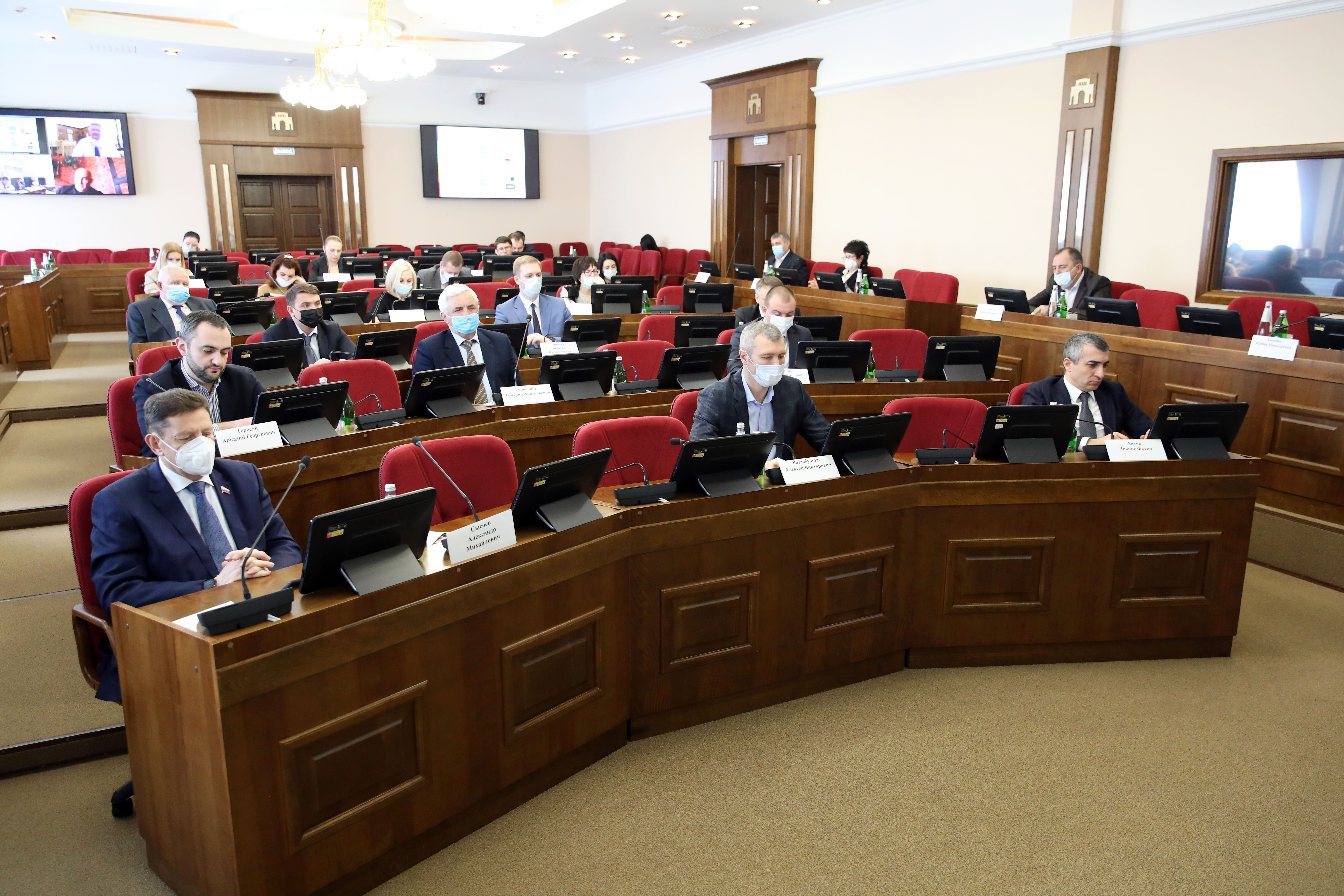 Валерий Назаренко: «Основная задача – наполнение МФЦ максимальным количеством востребованных гражданами услуг»