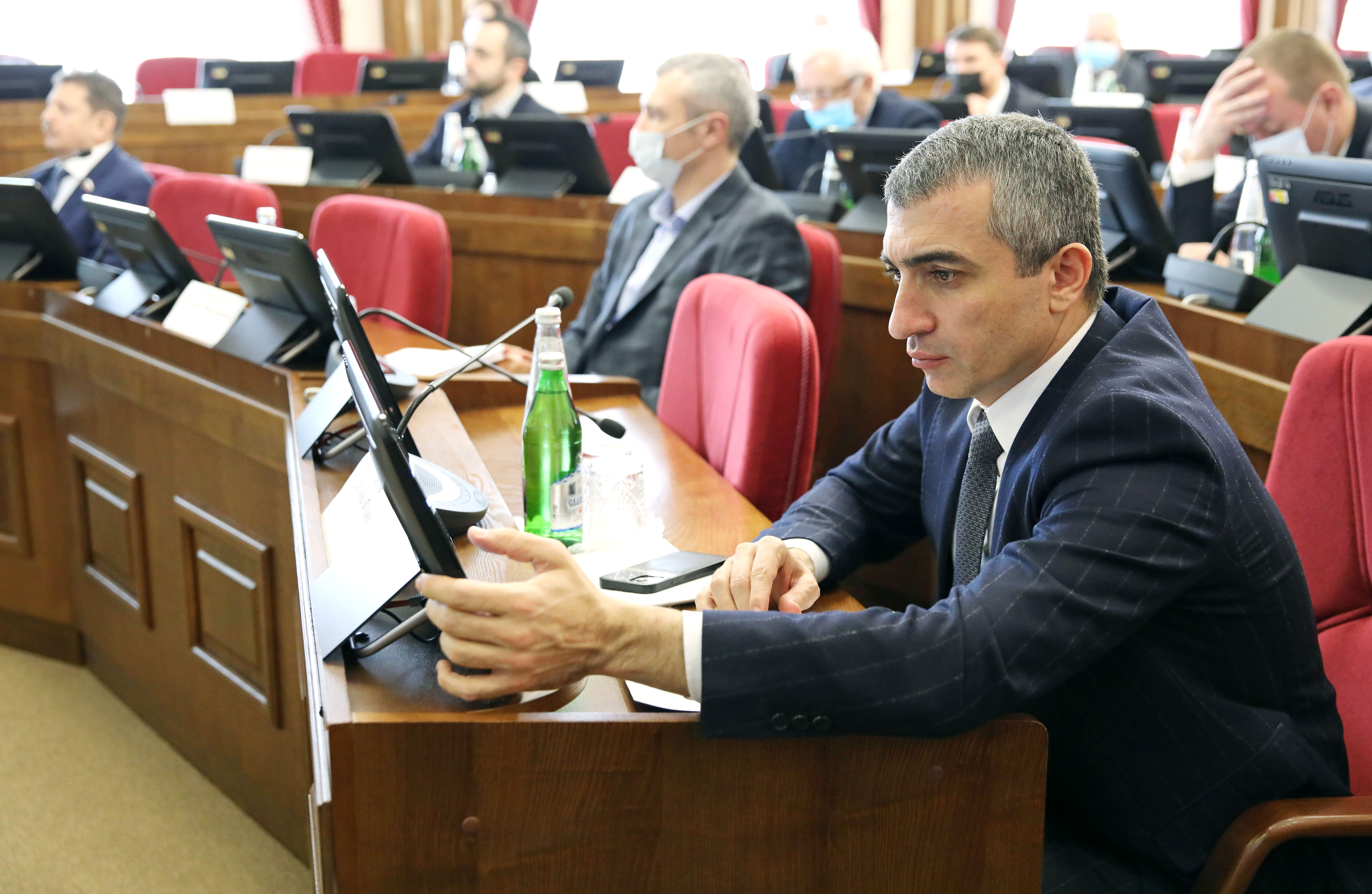 Валерий Назаренко: «Основная задача – наполнение МФЦ максимальным количеством востребованных гражданами услуг»