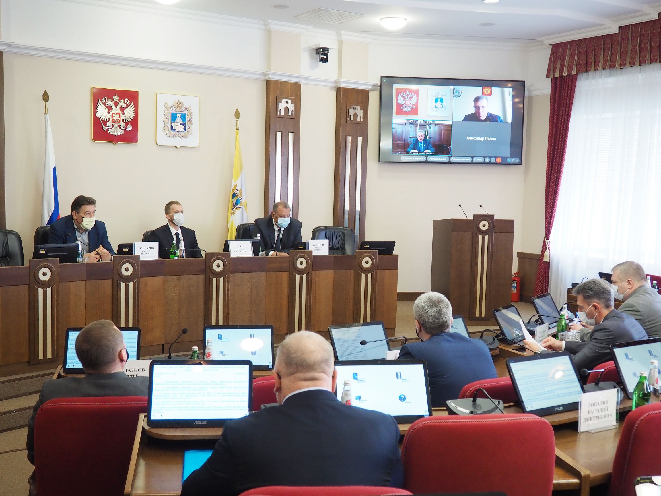 Рассмотрены изменения в краевой закон, регулирующий вопросы обеспечения ветеринарно-санитарного благополучия на Ставрополье