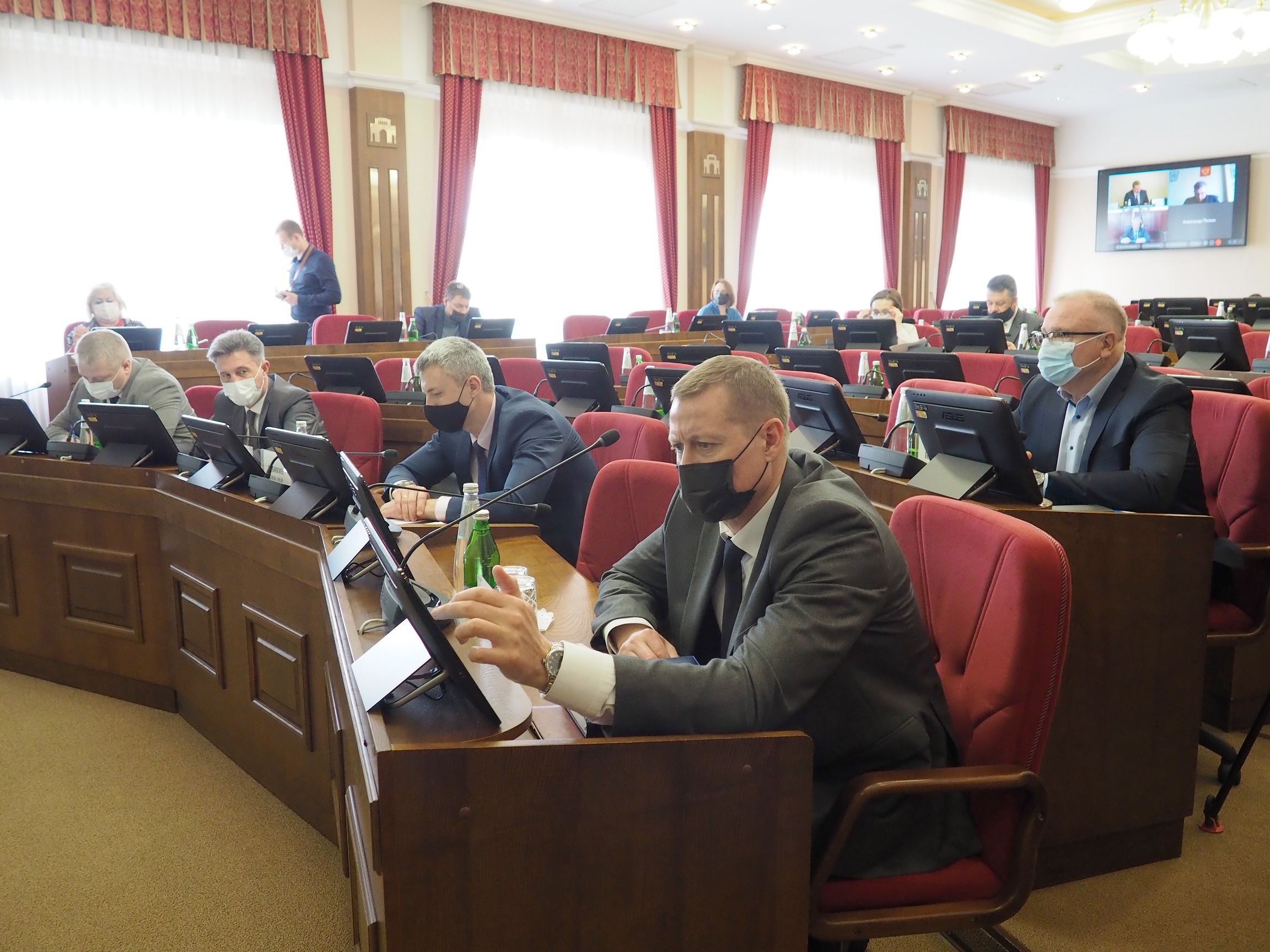 Рассмотрены изменения в краевой закон, регулирующий вопросы обеспечения ветеринарно-санитарного благополучия на Ставрополье