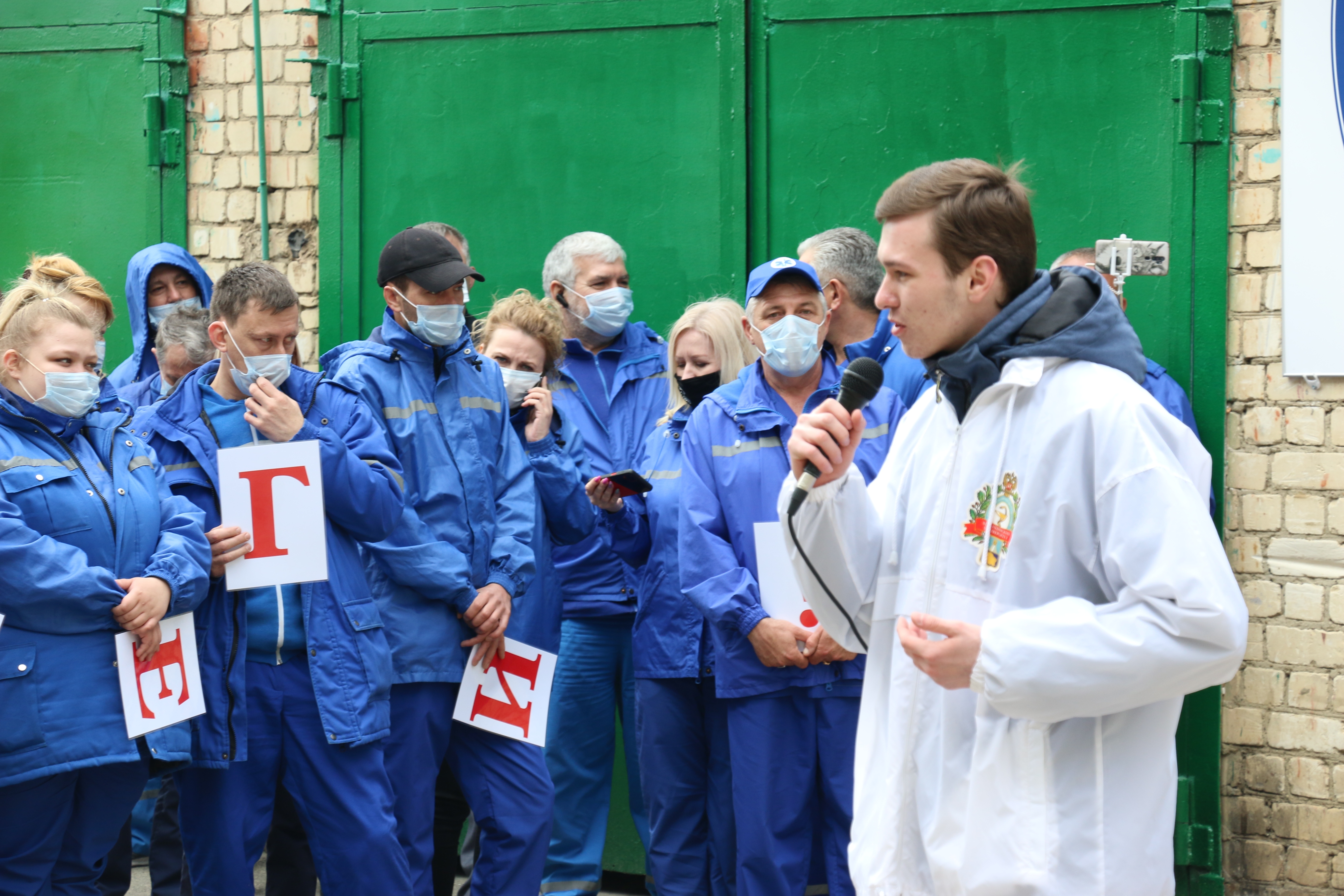Депутаты поздравили коллектив скорой медицинской помощи с профессиональным праздником