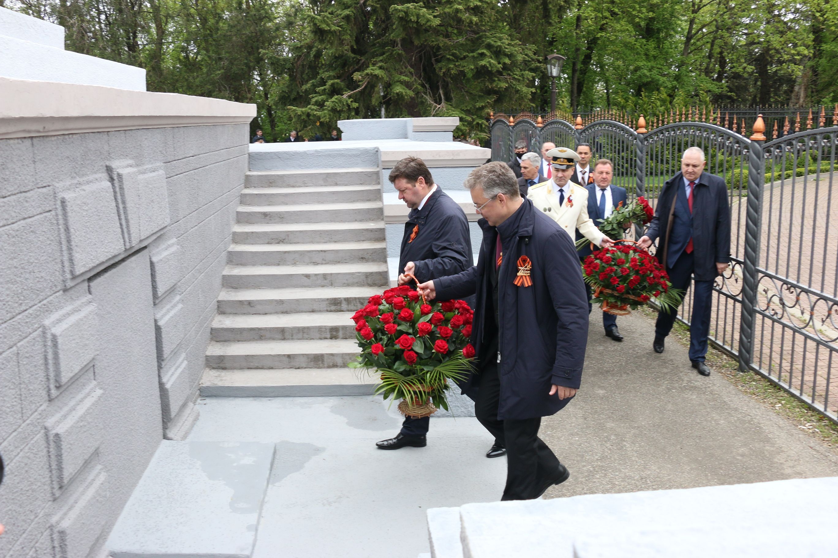 В День Победы краевые депутаты возложили цветы к мемориалу «Огонь вечной Славы»