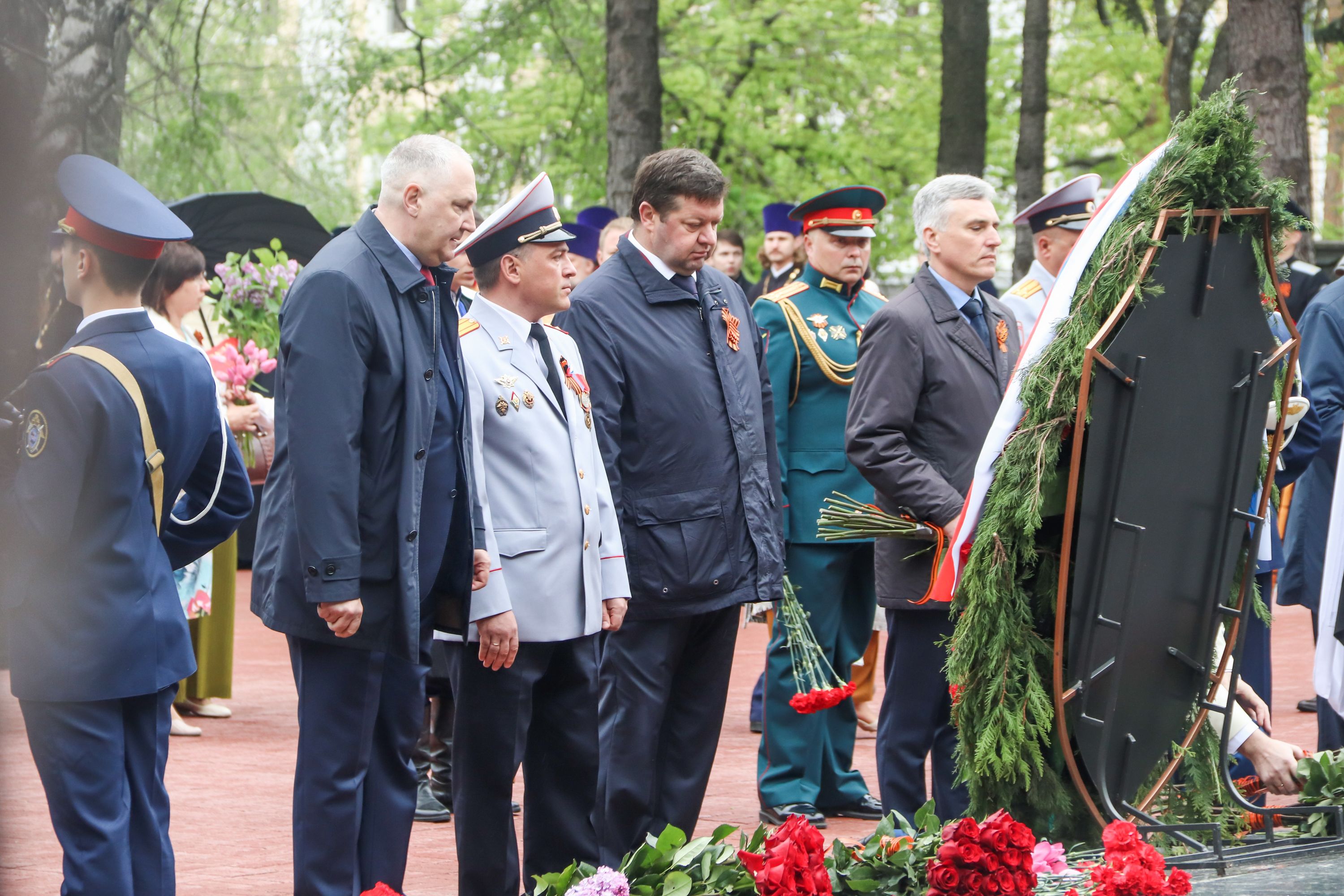 В День Победы краевые депутаты возложили цветы к мемориалу «Огонь вечной Славы»