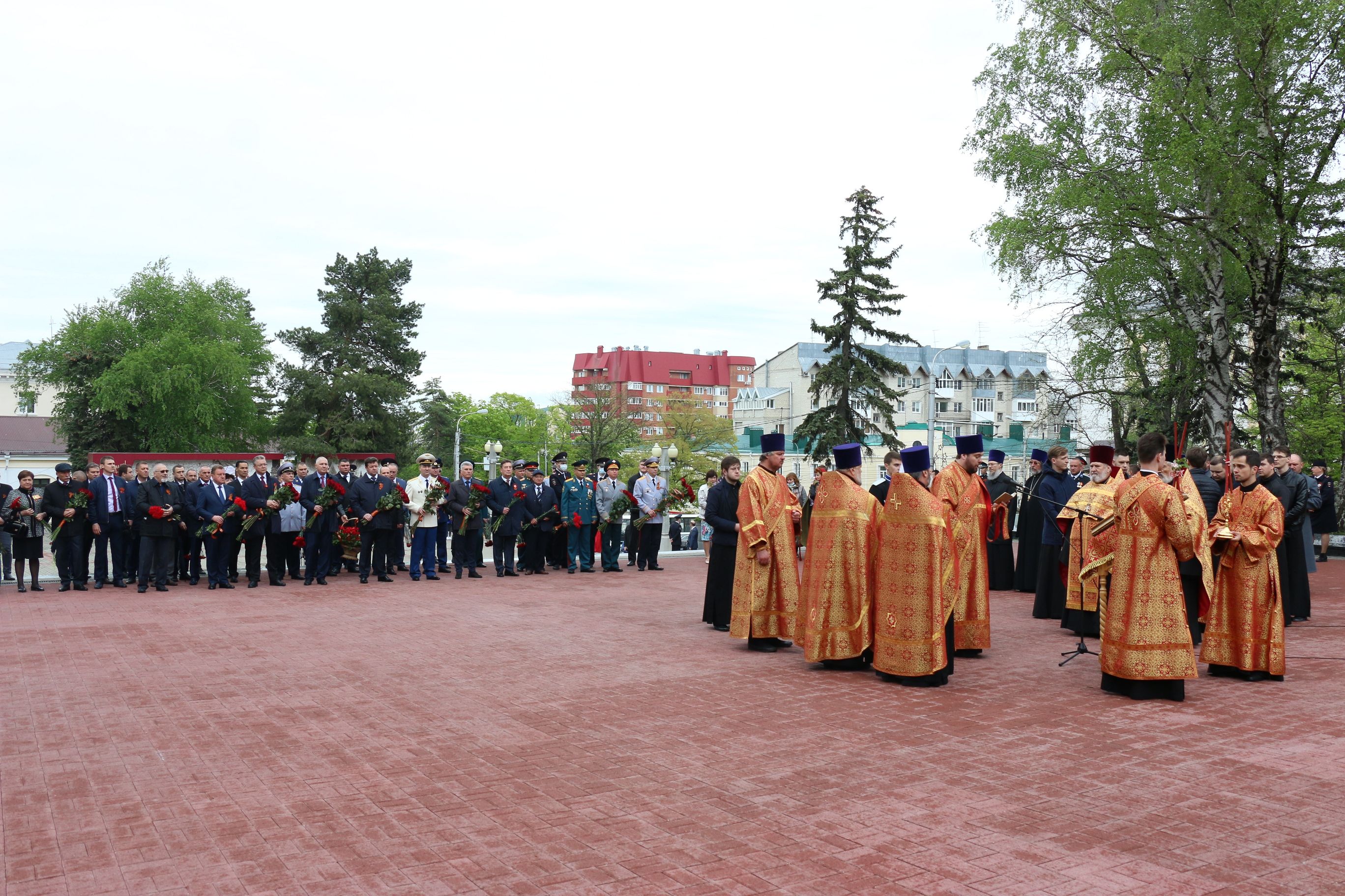 В День Победы краевые депутаты возложили цветы к мемориалу «Огонь вечной Славы»