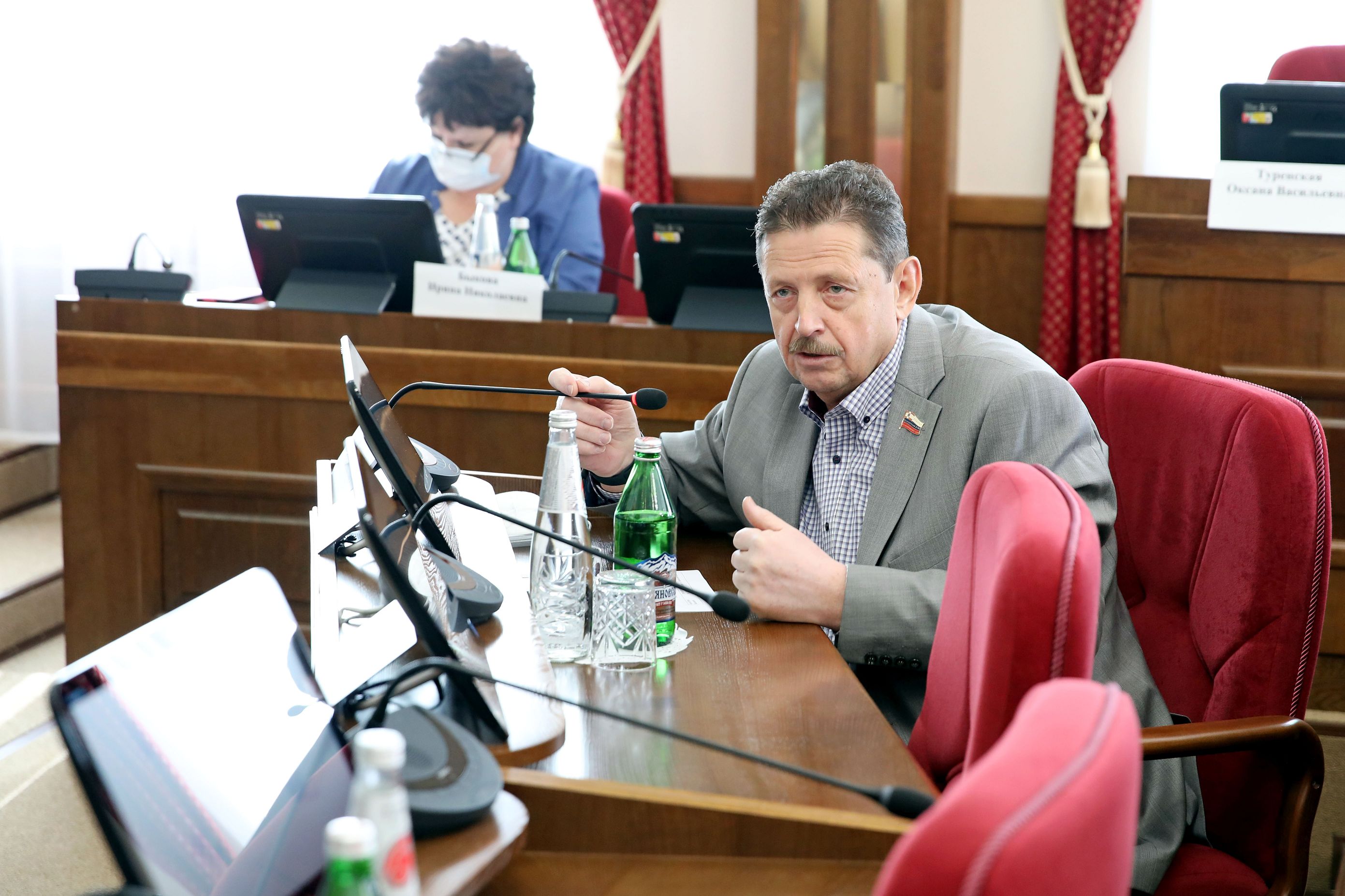 Депутаты Думы Ставропольского края обсудили отчет Губернатора