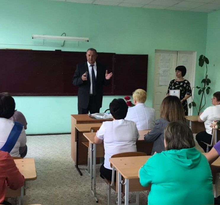 Депутаты поздравили выпускников школ края