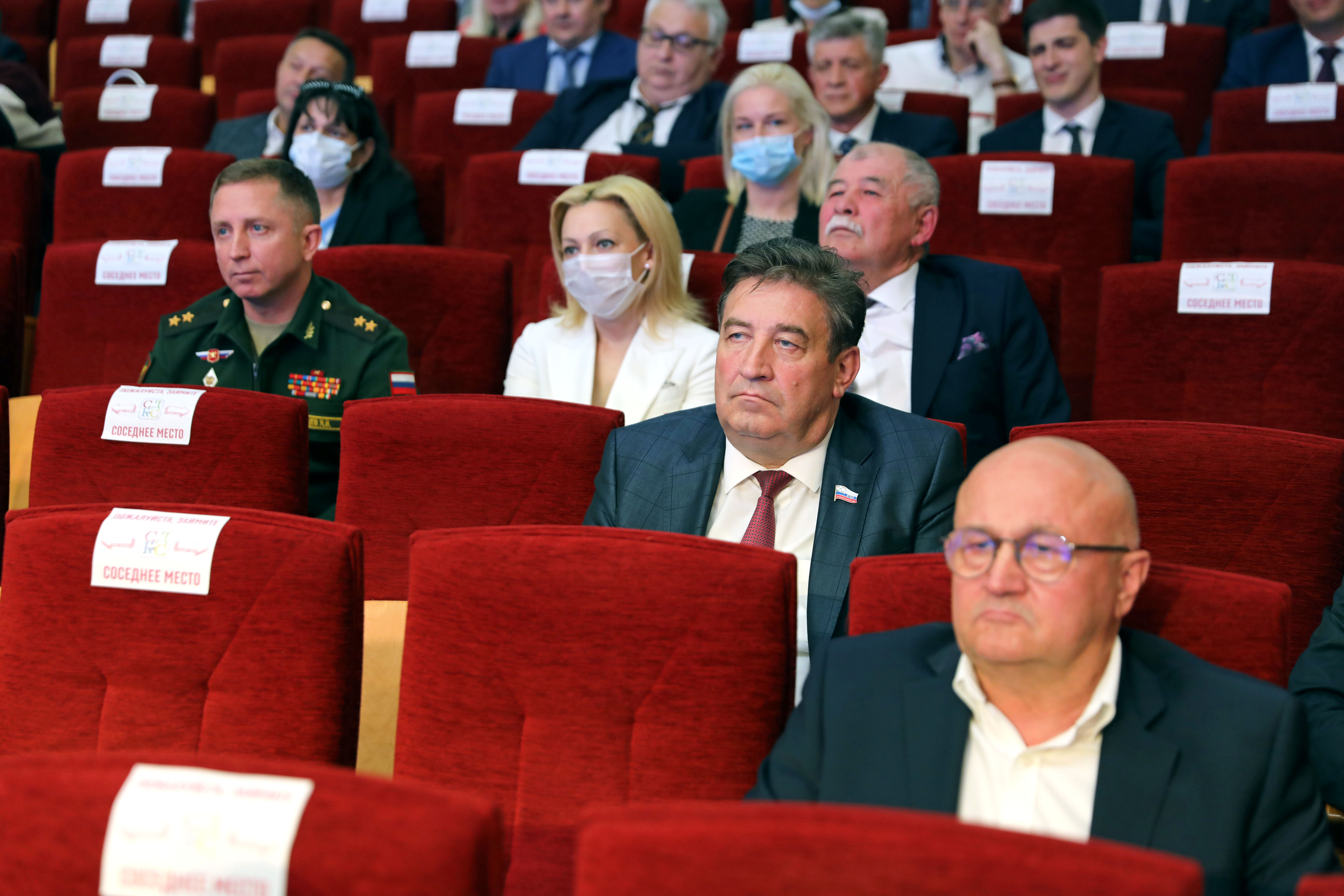 Работники радиозавода «Сигнал» получили награды Думы Ставрополья
