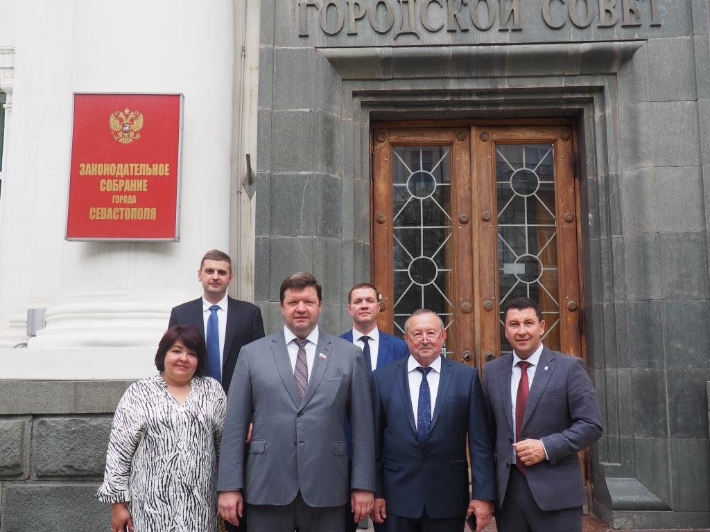 Дума Ставропольского края и Законодательное собрание Севастополя подписали соглашение о межпарламентском сотрудничестве