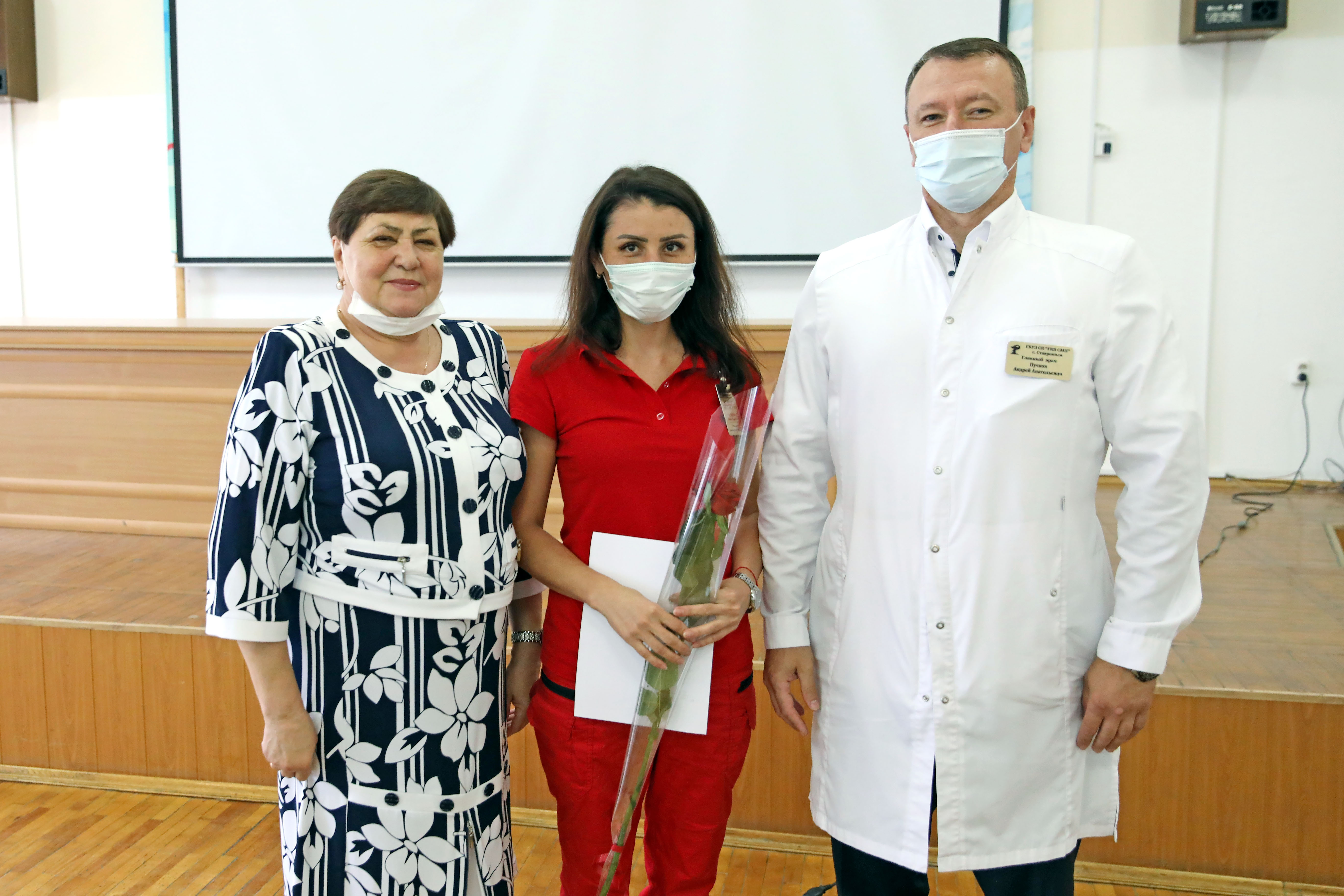Награды Думы Ставрополья вручили медикам больницы скорой помощи краевого центра