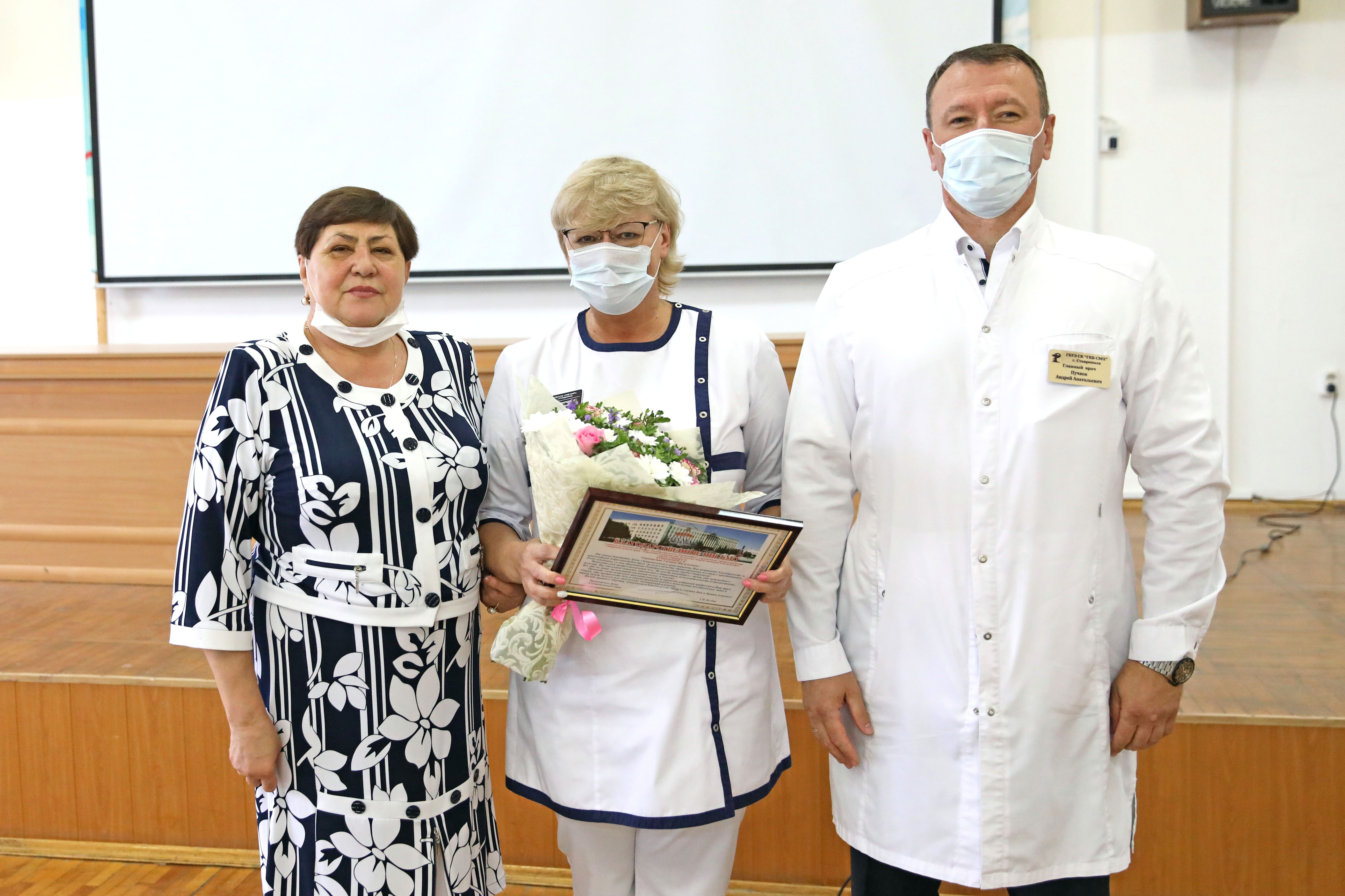 Награды Думы Ставрополья вручили медикам больницы скорой помощи краевого центра