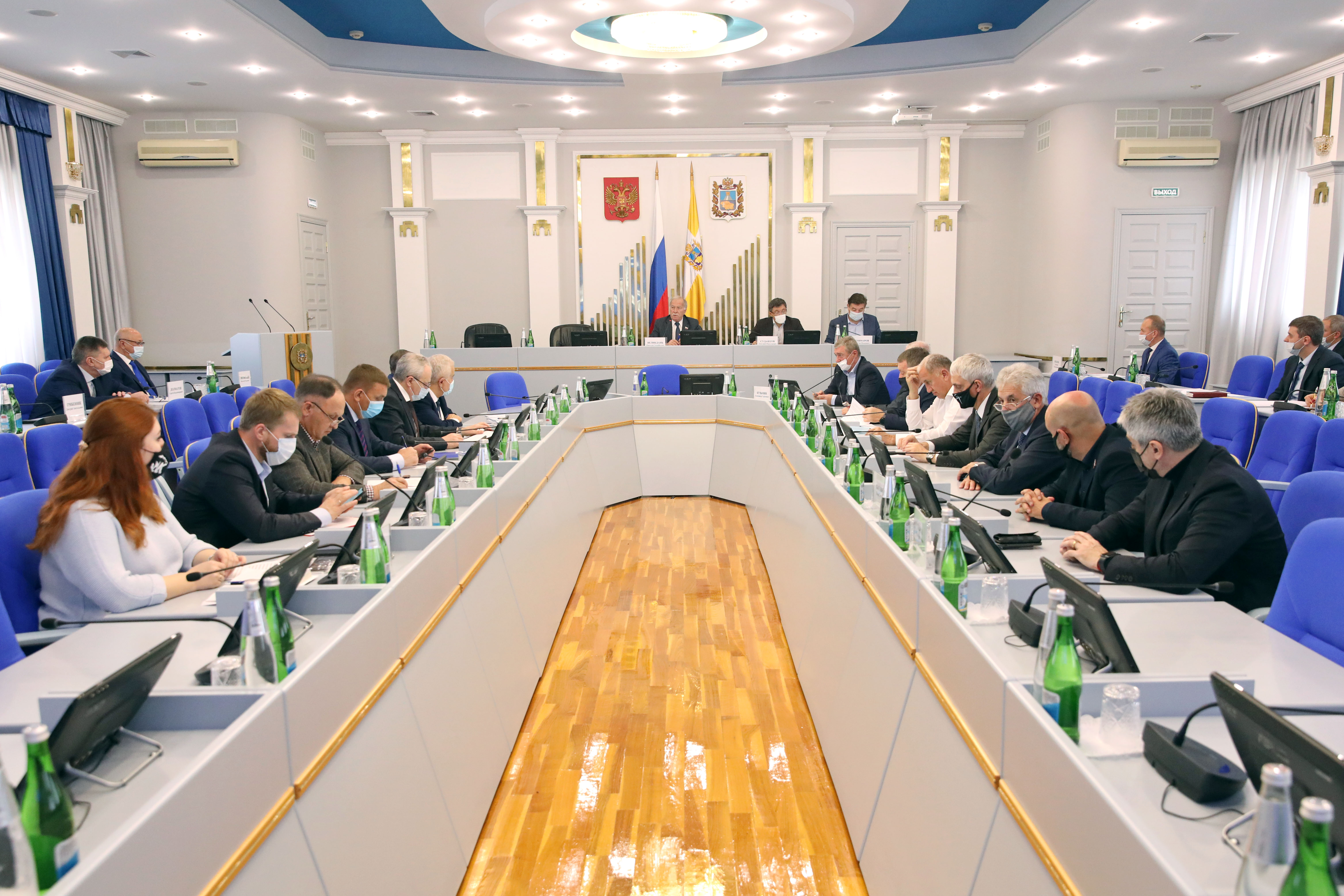 В Думе Ставропольского края предложили разрешить посещение общественных заведений только для вакцинированных