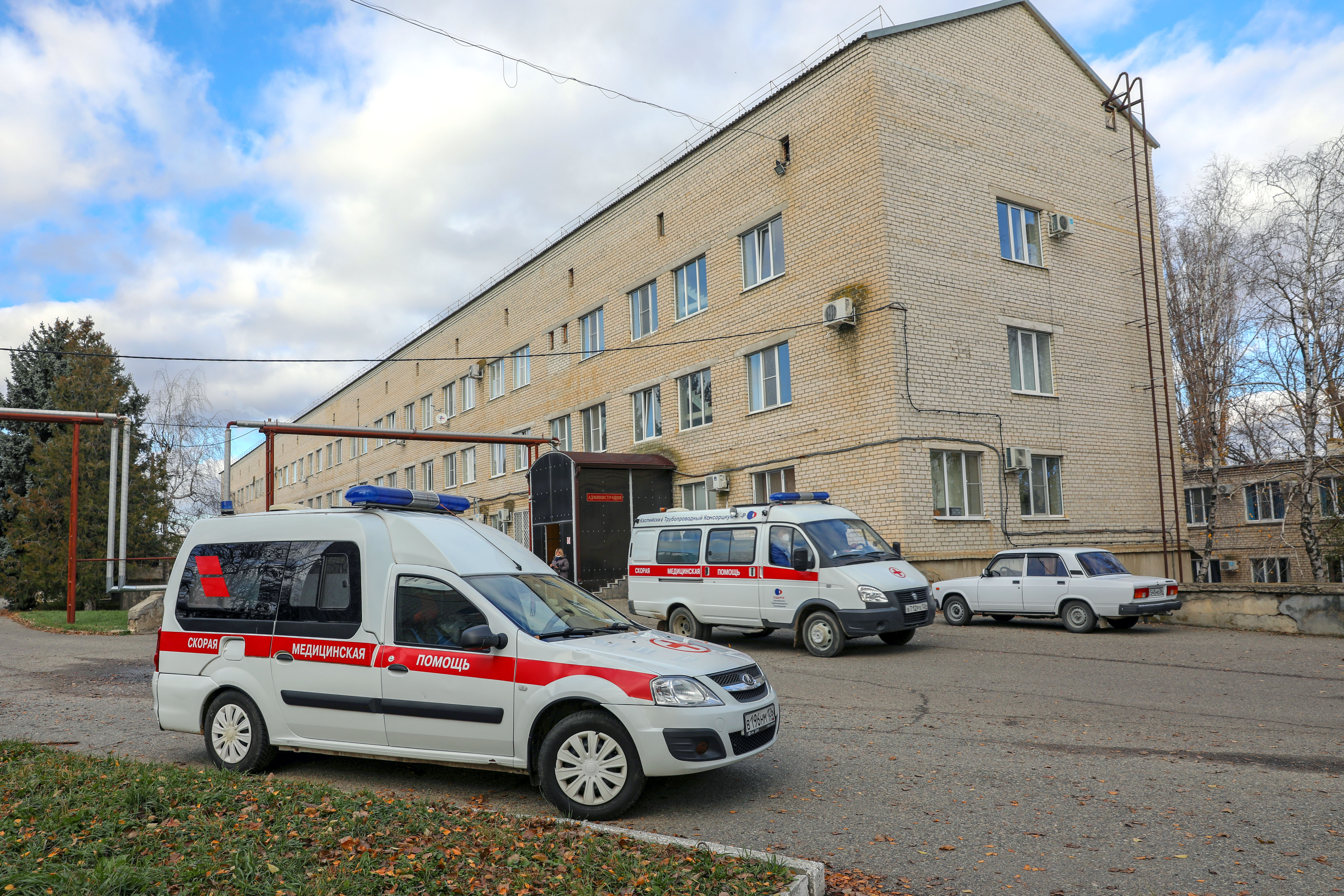 Николай Великдань передал продуктовые наборы медикам, работающим в «красной зоне»