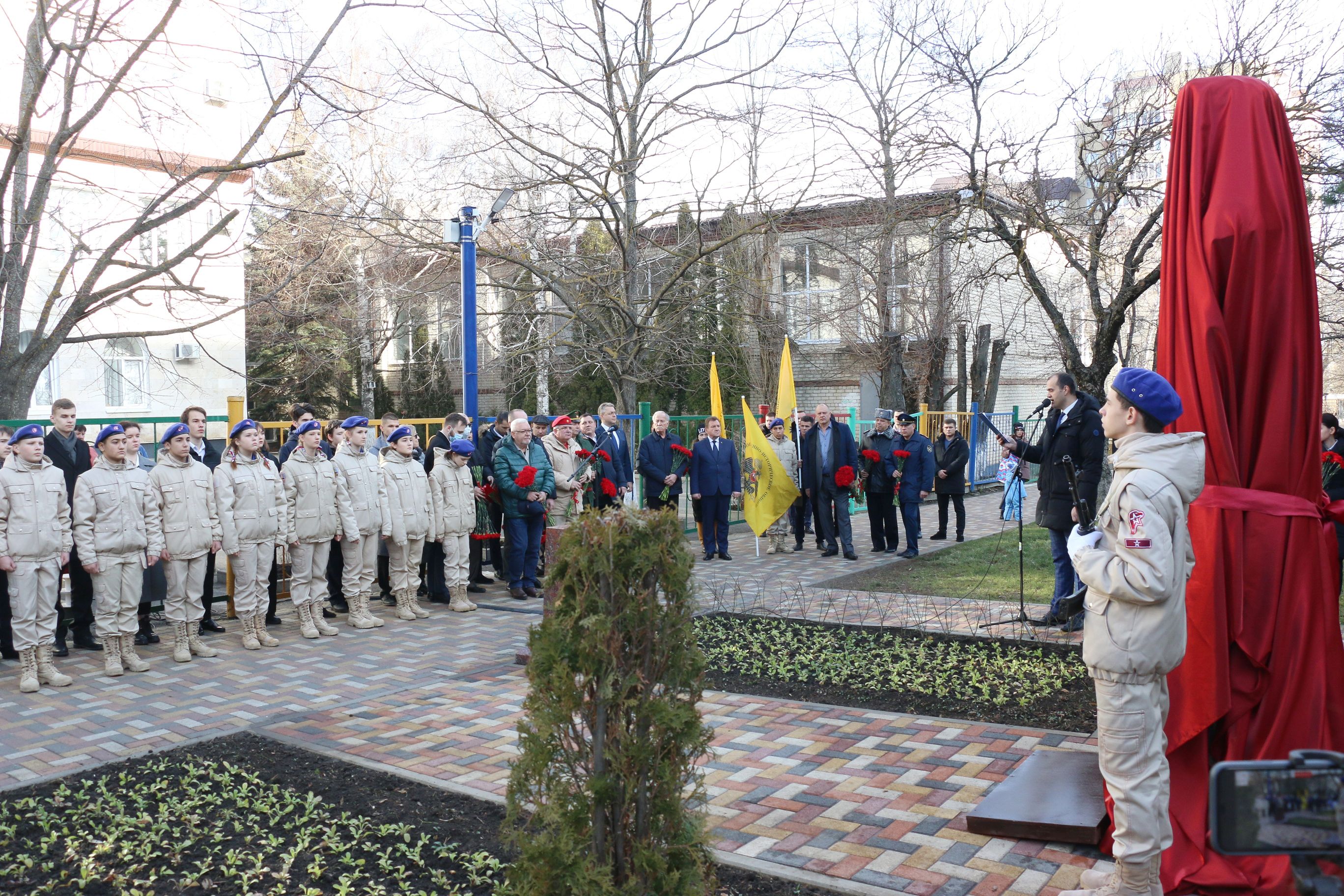 В краевом центре открыт памятник ставропольскому разведчику