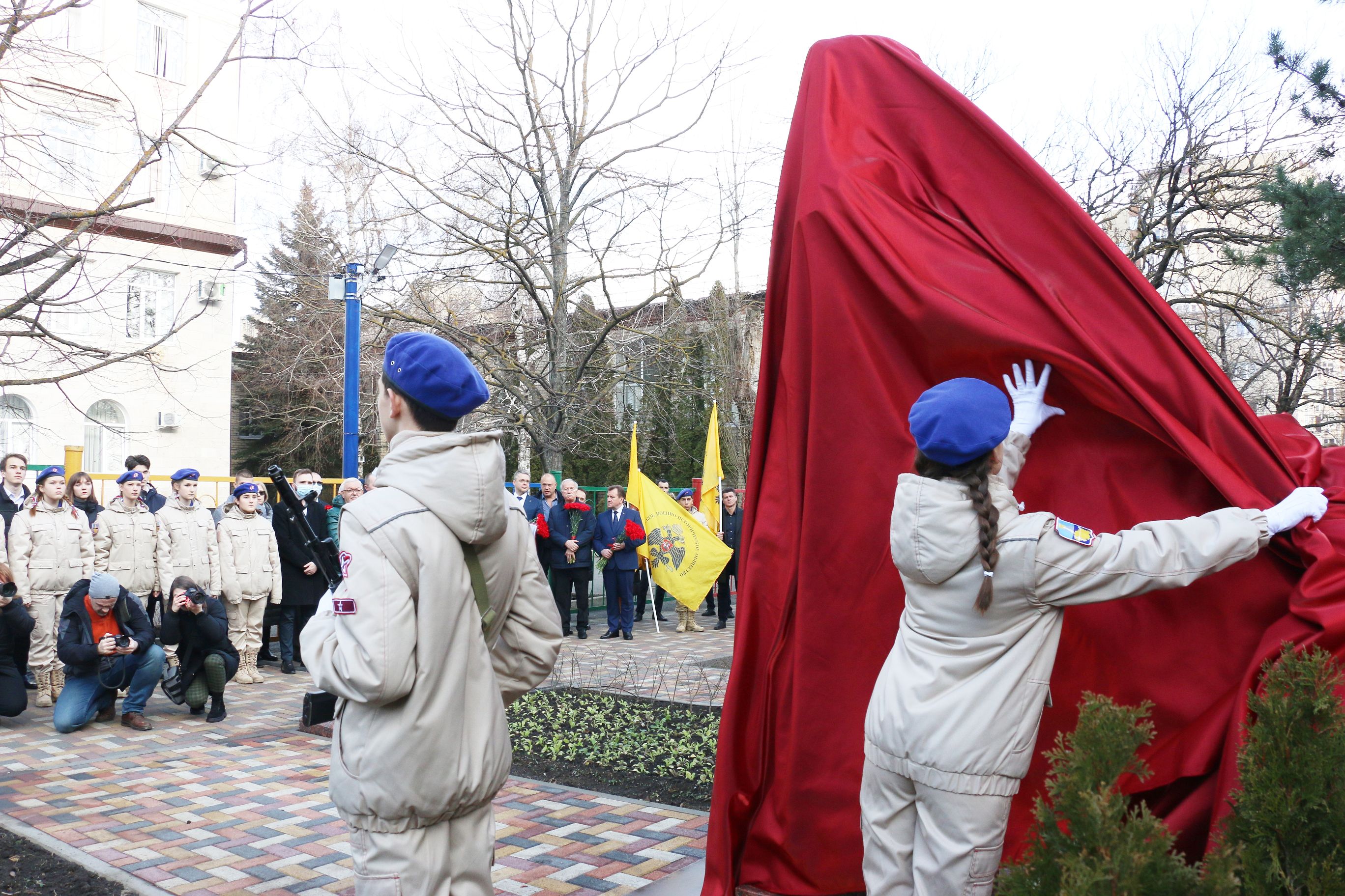 В краевом центре открыт памятник ставропольскому разведчику