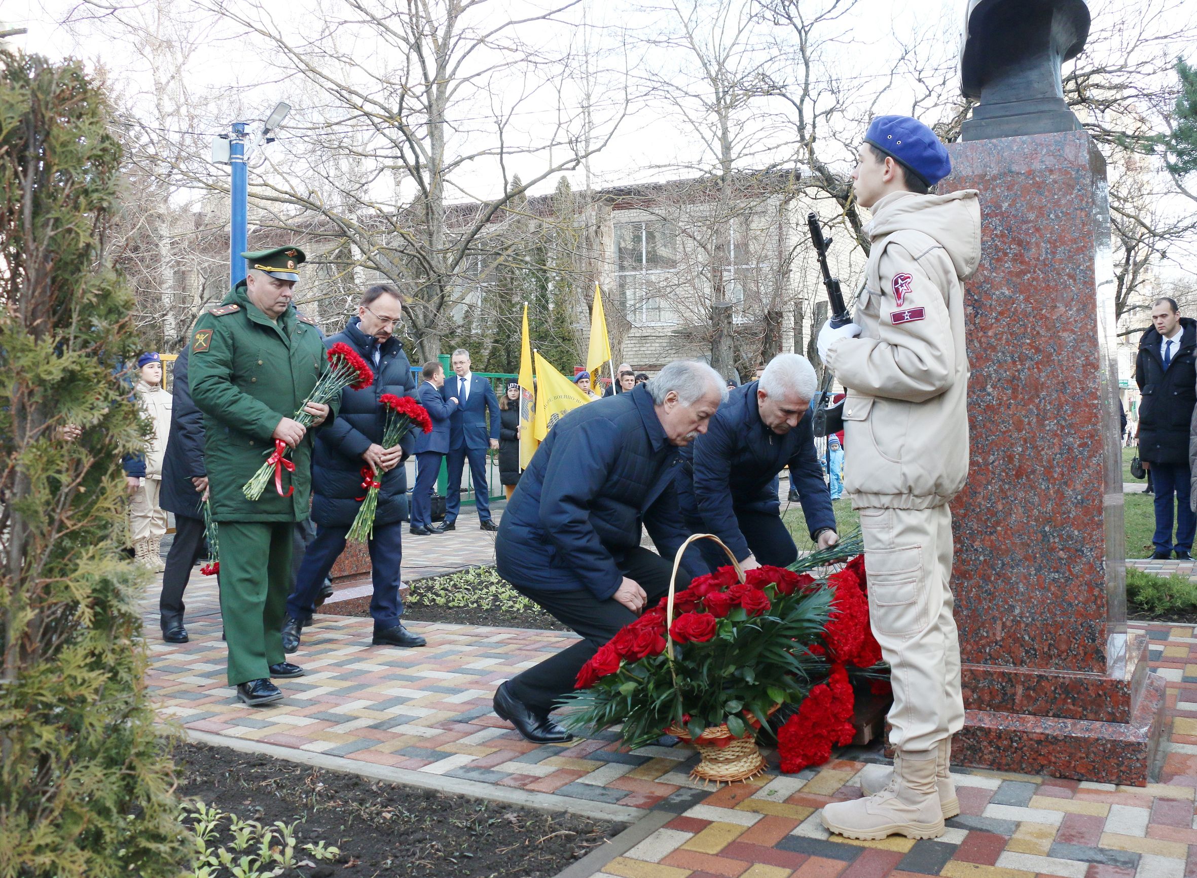 В краевом центре открыт памятник ставропольскому разведчику