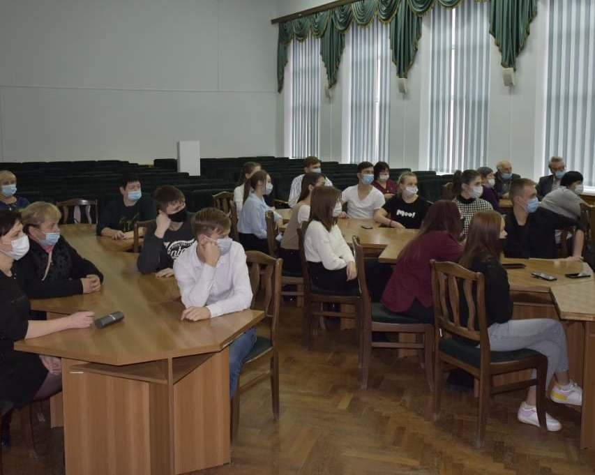 Адресную социальную помощь землякам оказали депутаты краевой Думы