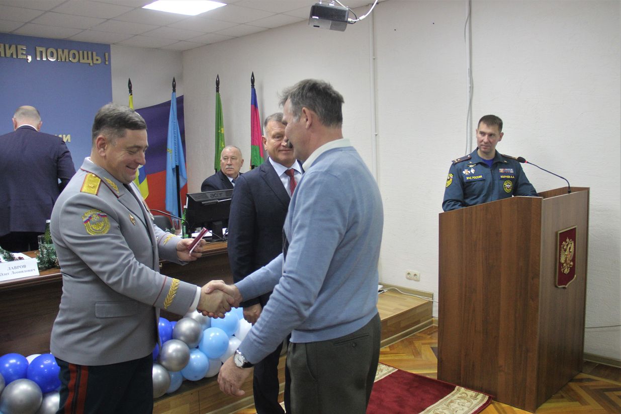 Ставропольские медики получили награды за спасение волгоградских детей после ДТП в Грачёвском районе